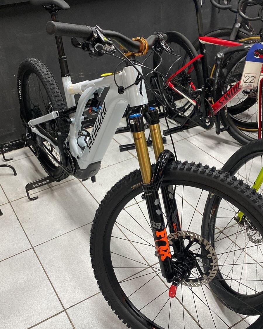Specialized Turbo Levo Alloy - Tamanho S4 - Fox Kashima - Bateria