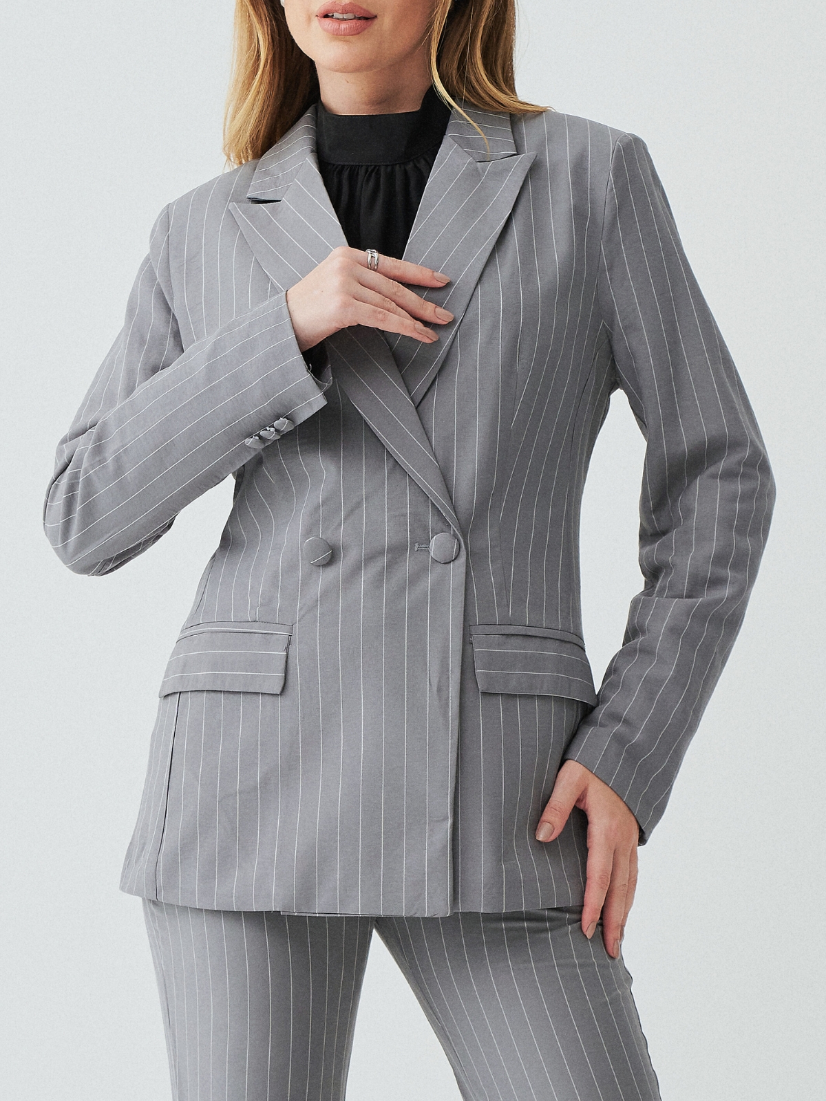 Comprar Blazer em Alfaiataria Risca de Giz com Lapela Clássica e