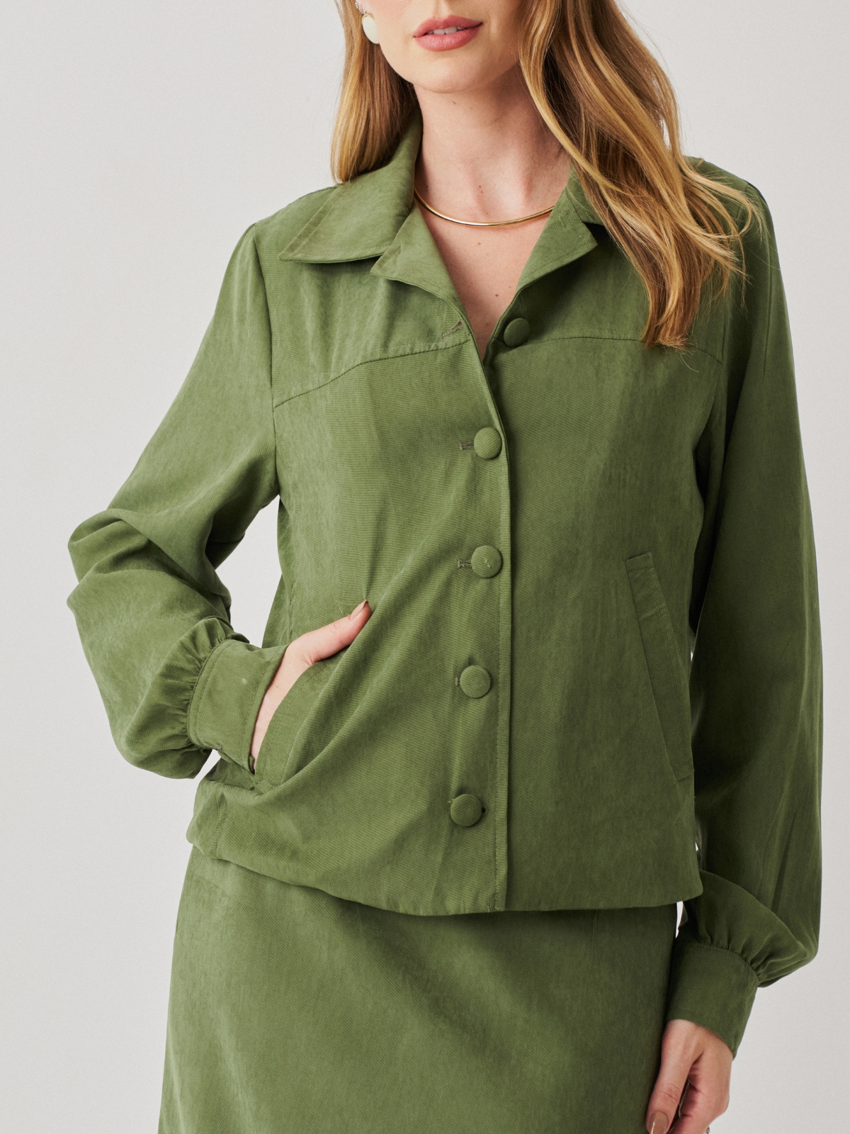 Comprar Casaco com Botões Forrados e Bolsos Frontais Camurça Verde