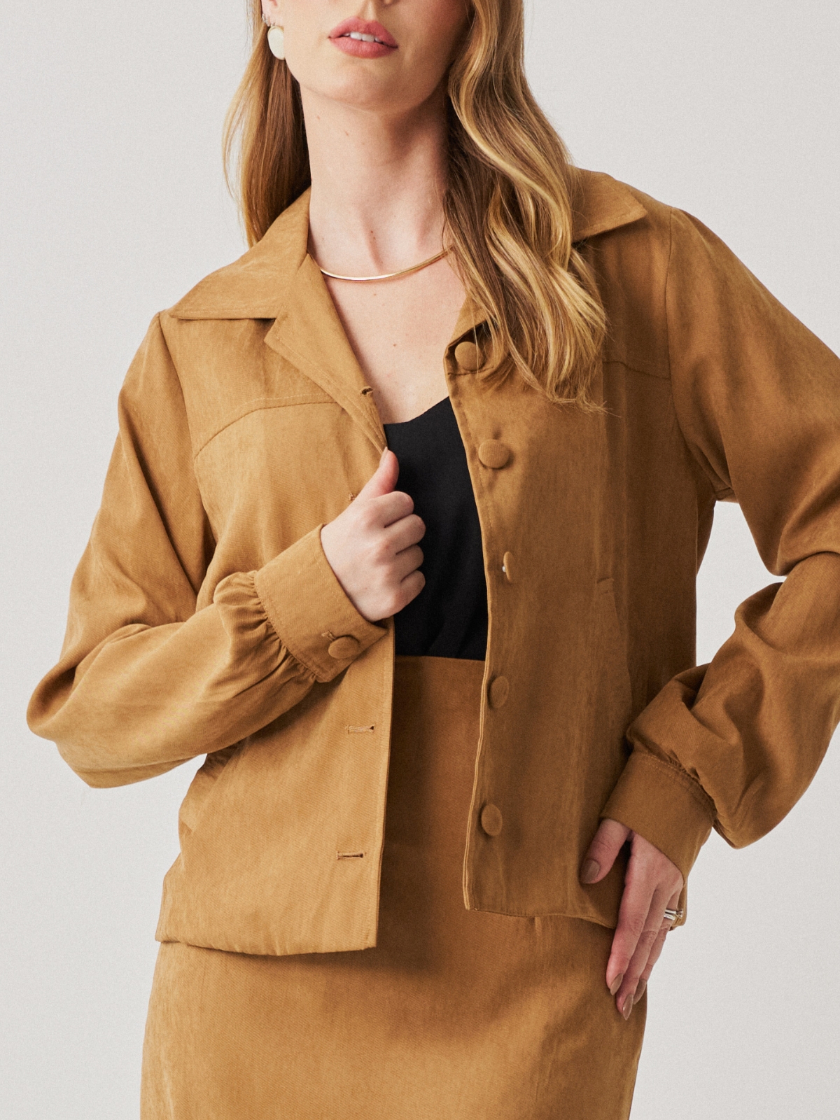 Comprar Casaco com Botões Forrados e Bolsos Frontais Camurça Bege