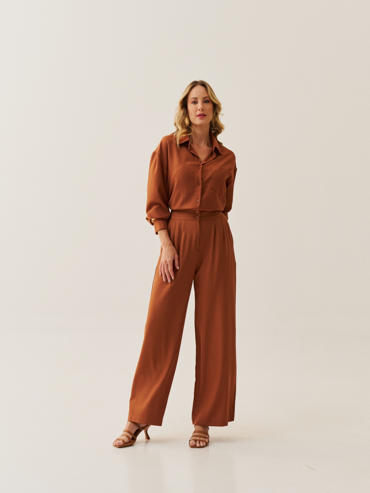 Calça Pantalona em Poliéster com Cós Alto e Bolsos Embutidos Ibiza Marrom  Canela Marrom Canela 40