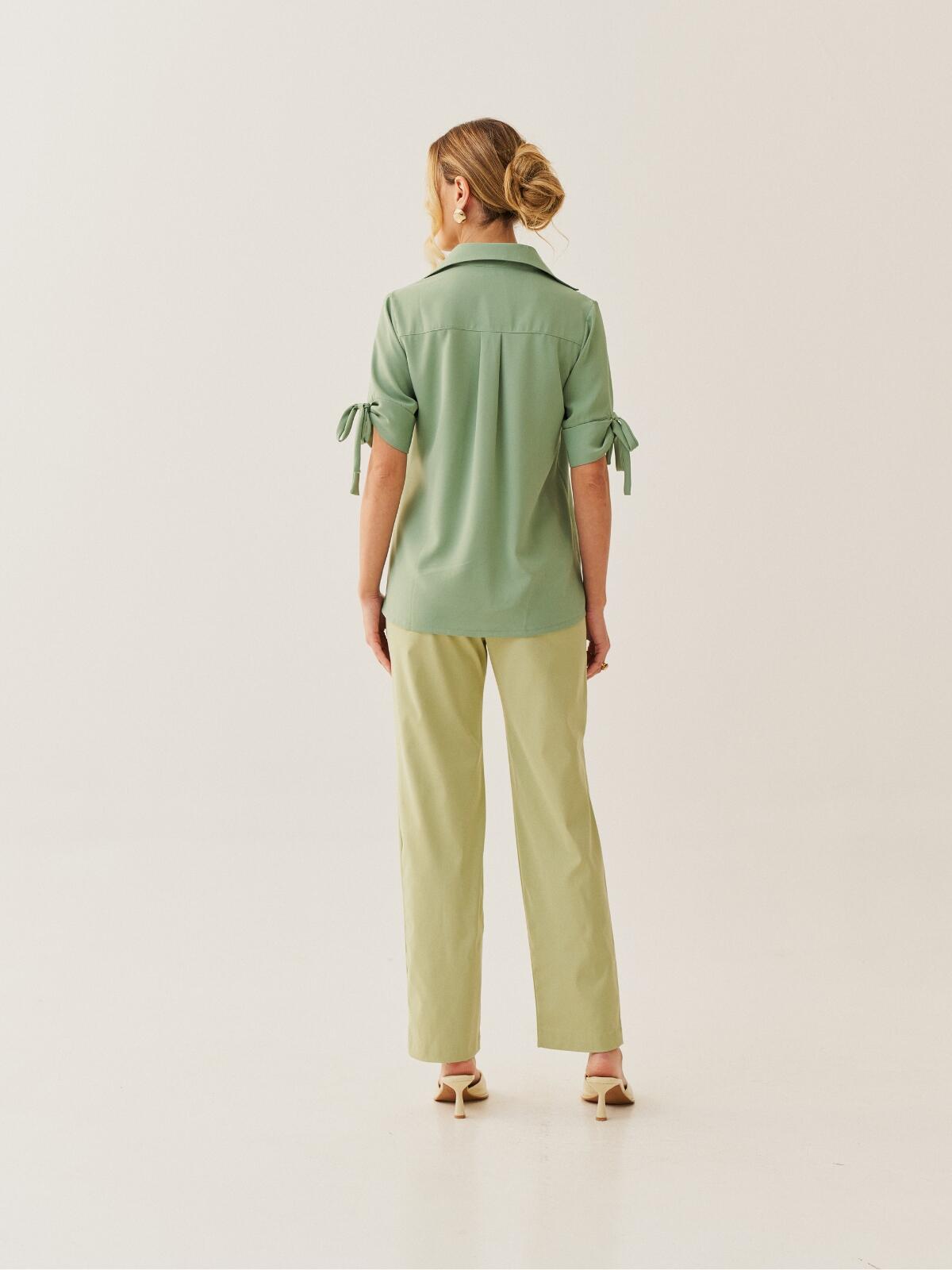 Blusa com Gola Lapela e Amarração nas Mangas Emili | BeUNIQ