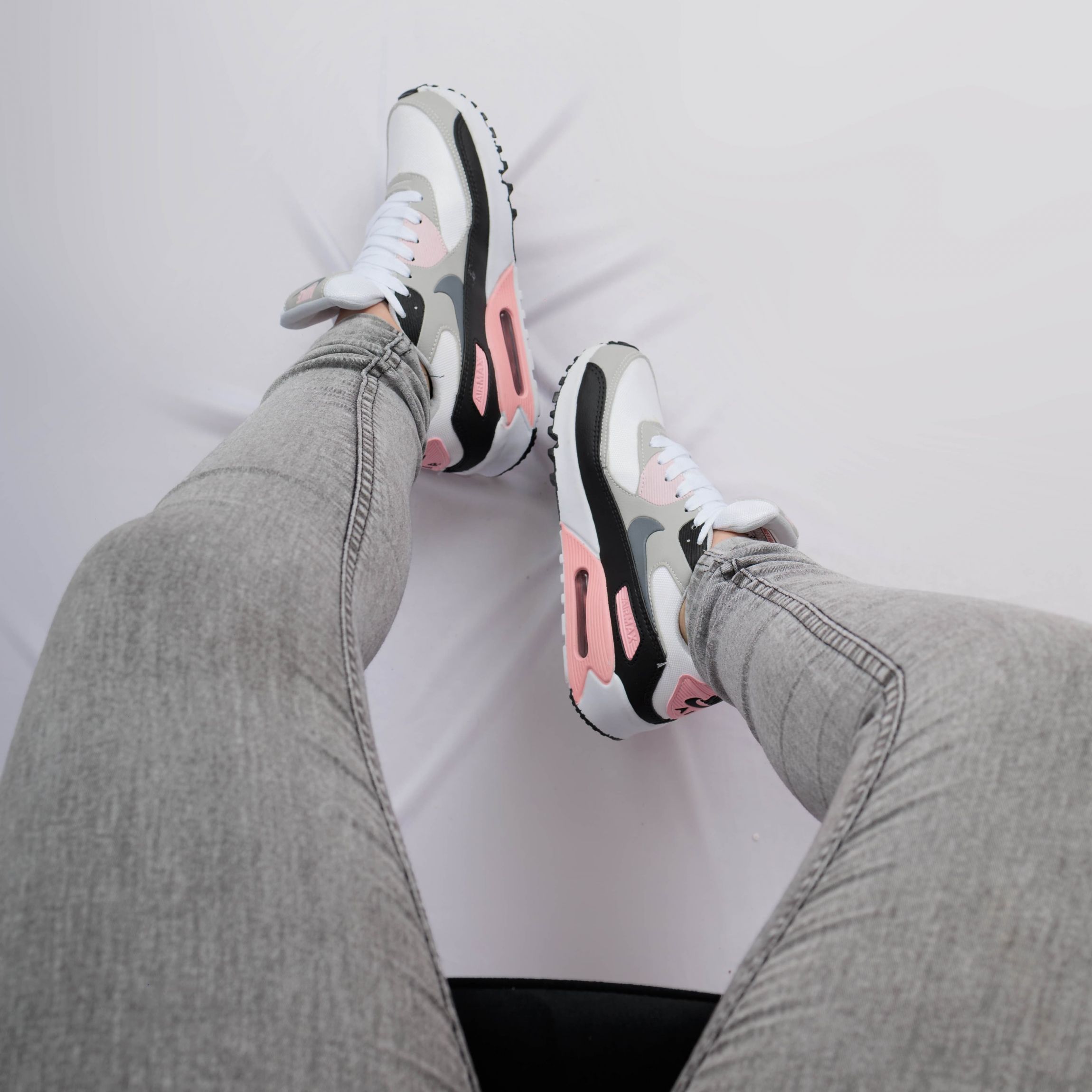 Comprar NIKE AIR MAX 90 CINZA/ROSA R$120,00 White Elephant