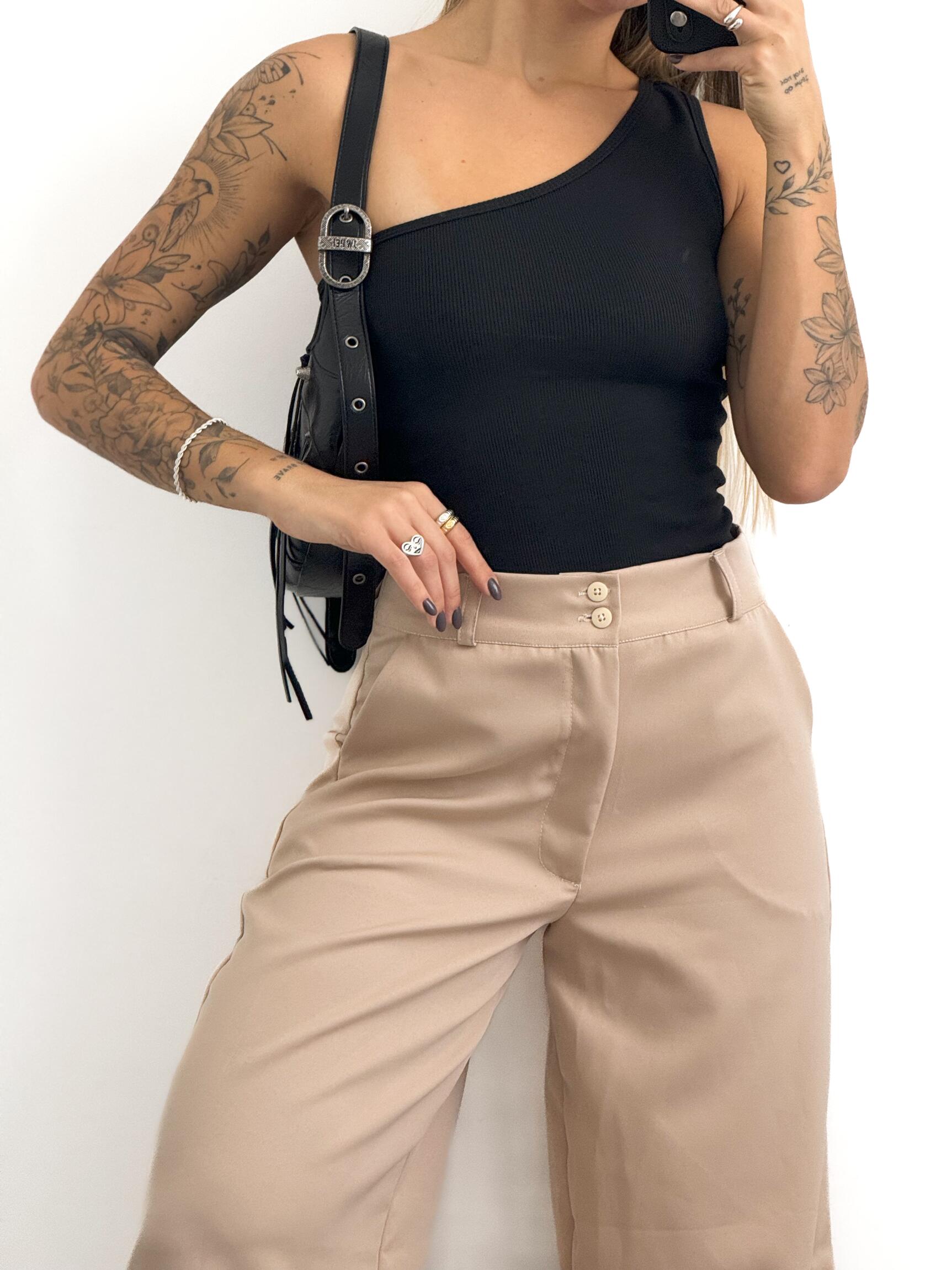 トップス Laura Comprar Blusa Laura Preto - a partir de R$37,34