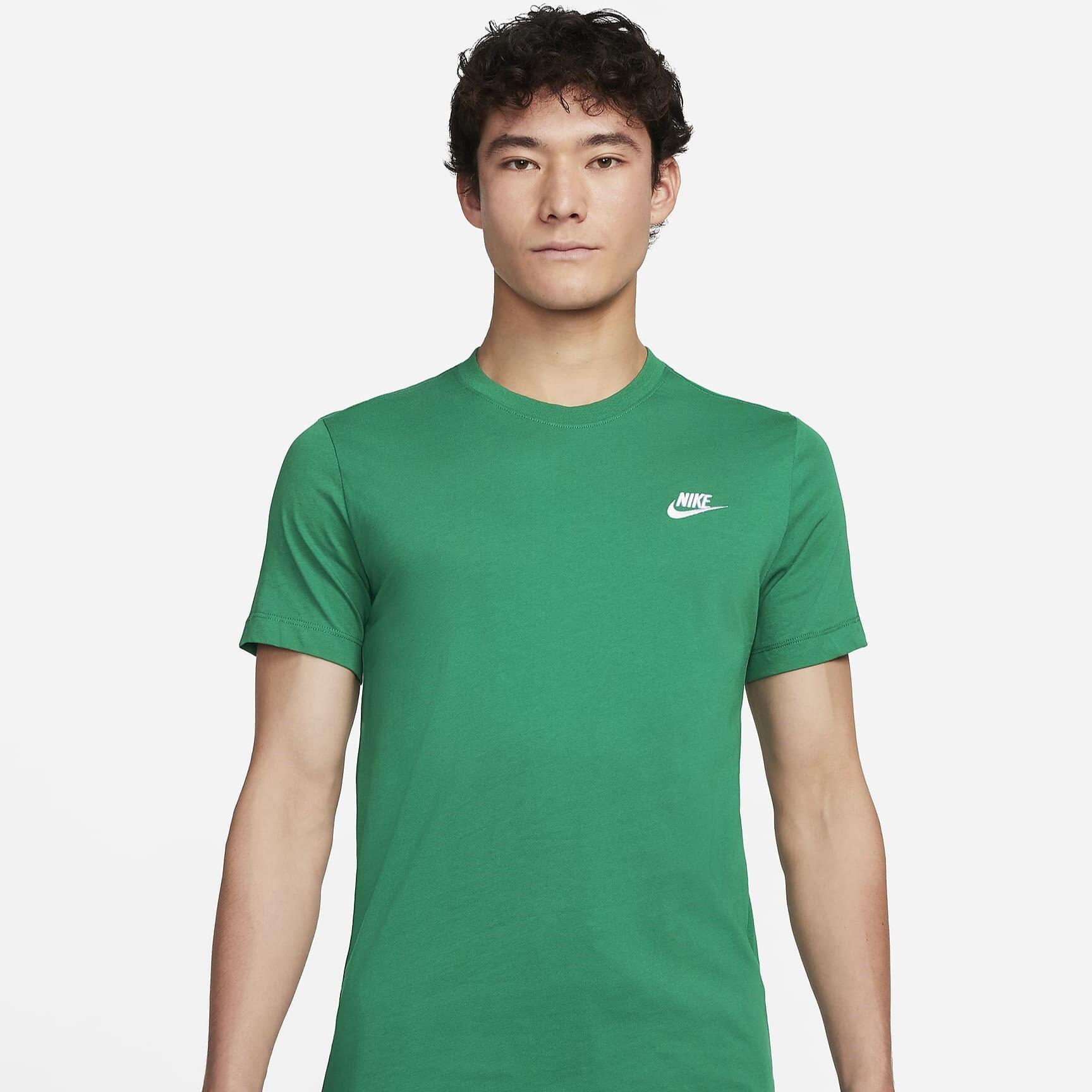 Camiseta Nike Sportswear Club - Masculina