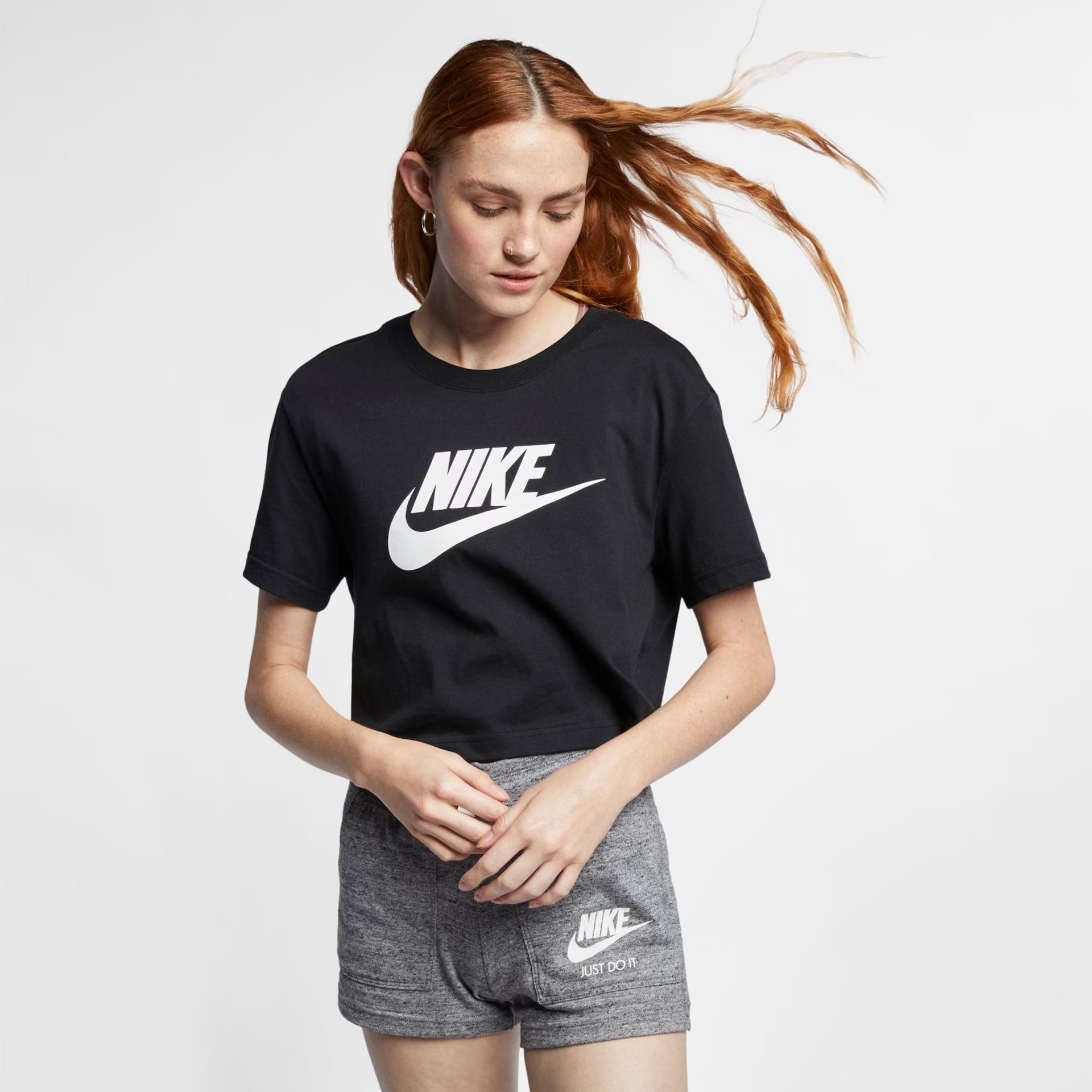 camiseta cropped nike sportswear