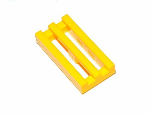 Lego Tile grelha 1x2 - Amarelo -  PN 2412 / 15561 / 30244 / CN 241224