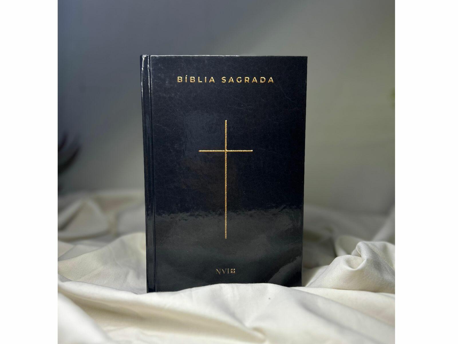 Comprar Bíblia Sagrada Cruz Preta | NVI | Capa Dura - a partir de