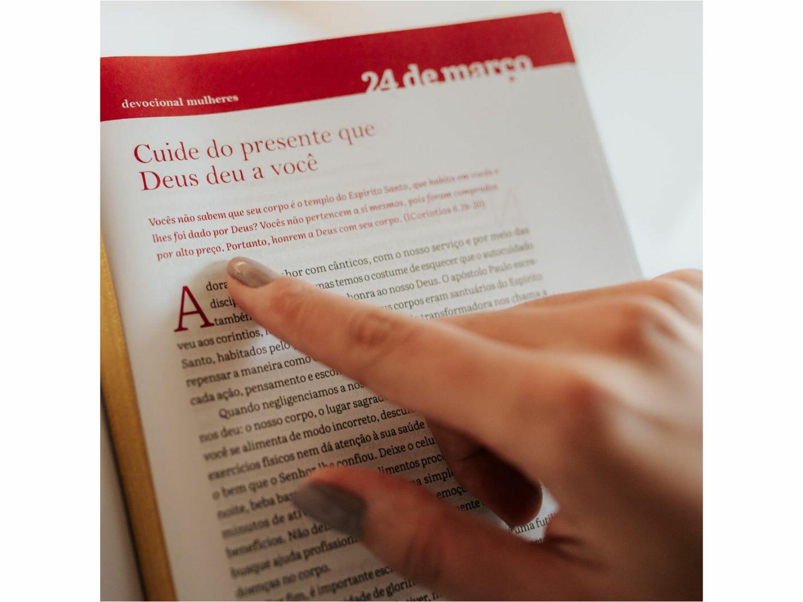 Comprar Kit 2 Livros | Devocional Mulheres 2025 + 2026 | Capa Dura ...