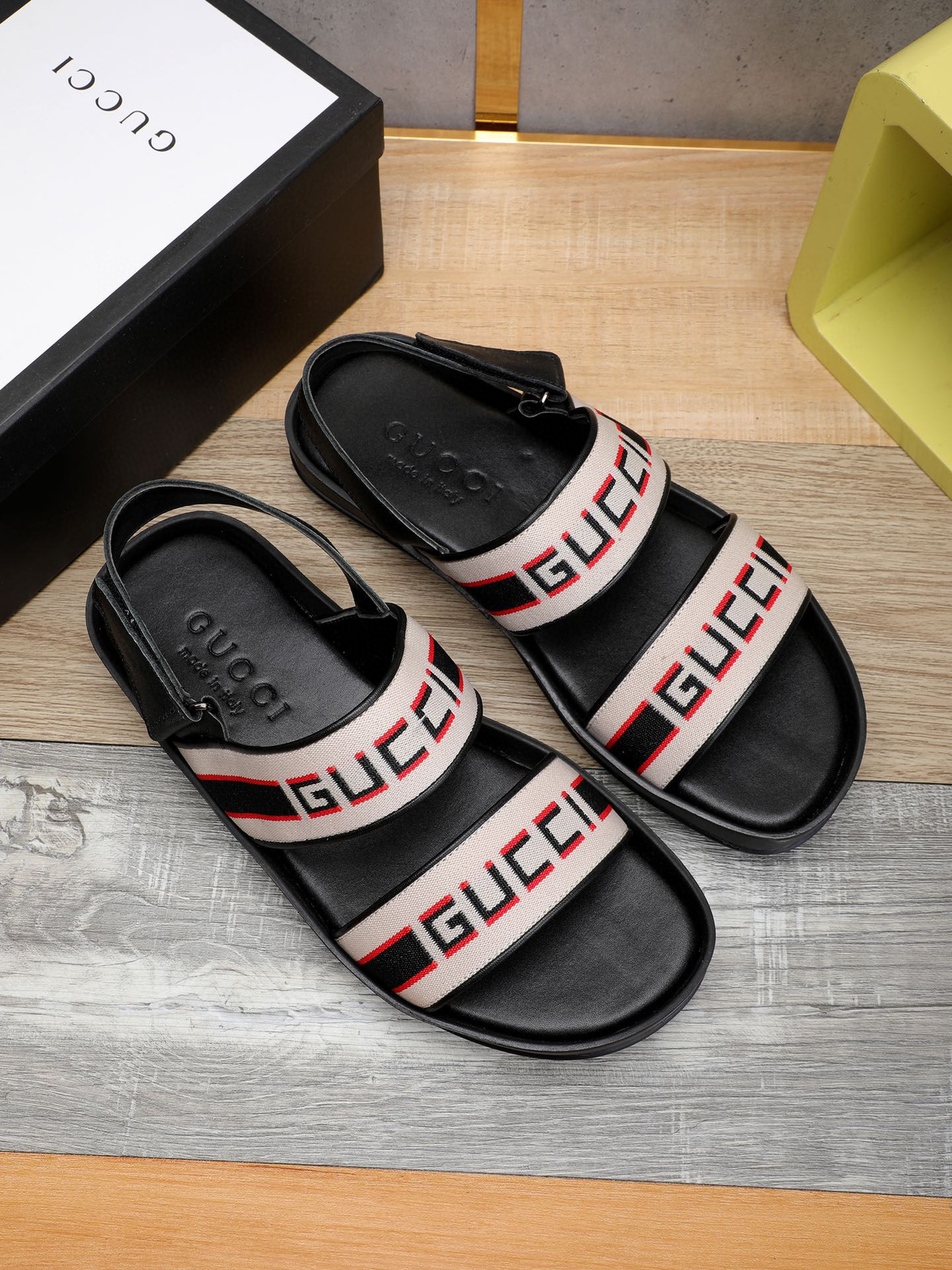 Sandália Gucci Tiras Couro Preto 38