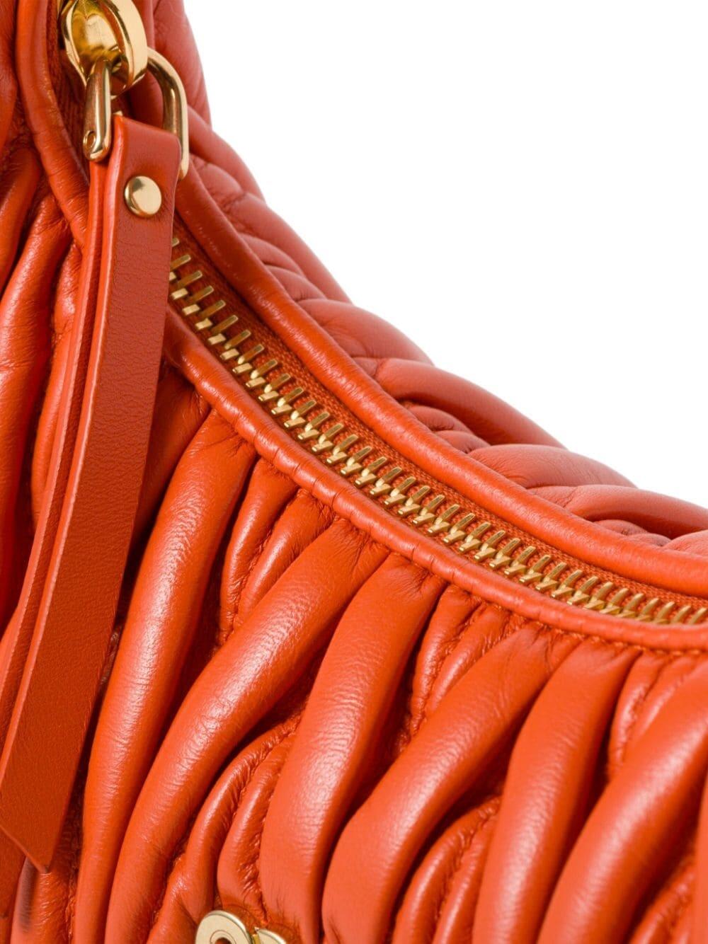 Comprar Bolsa tote Wander matelassê Miu Miu - R$3.100,00