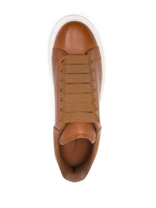 Comprar Tênis oversized Alexander McQueen caramelo com cadarço
