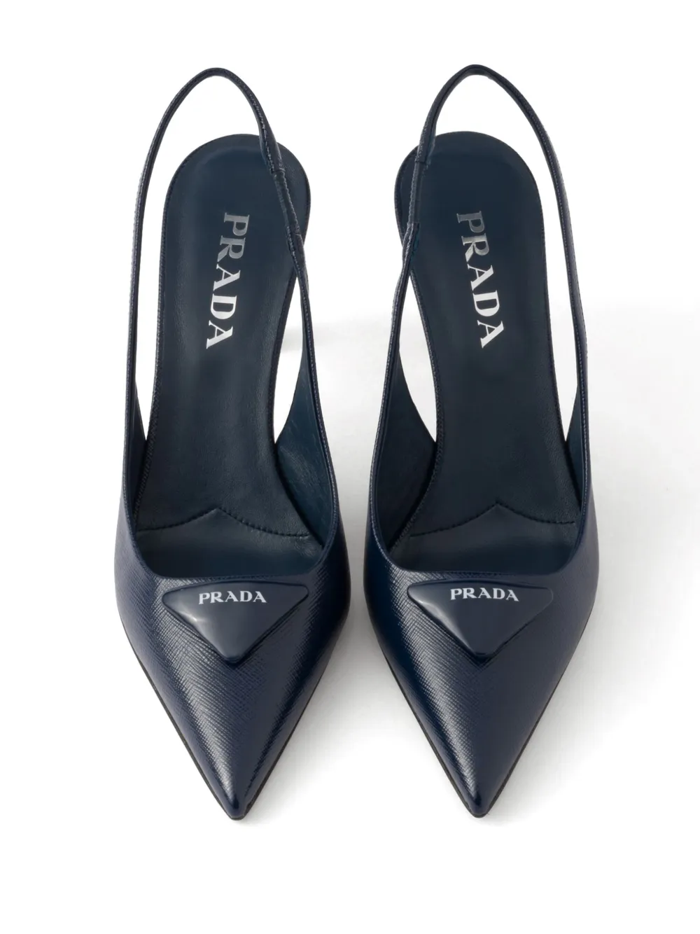 Comprar Scarpin Prada slingback com logo triangular e salto 75mm