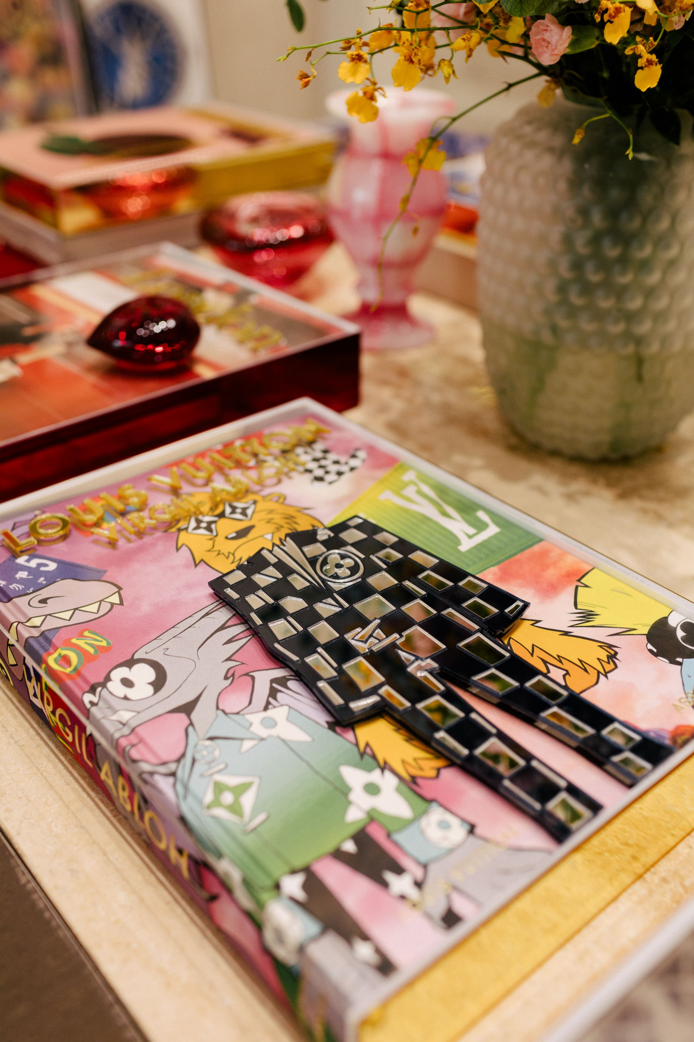 Comprar LOUIS VUITTON: VIRGIL ABLOH (CARTOON COVER) - R$2.199,00