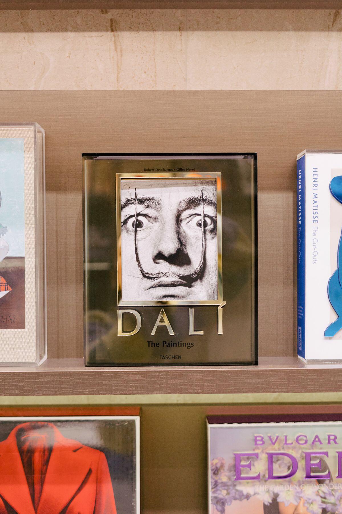 coffee table books - de R$1.699,00 a R$1.998,00