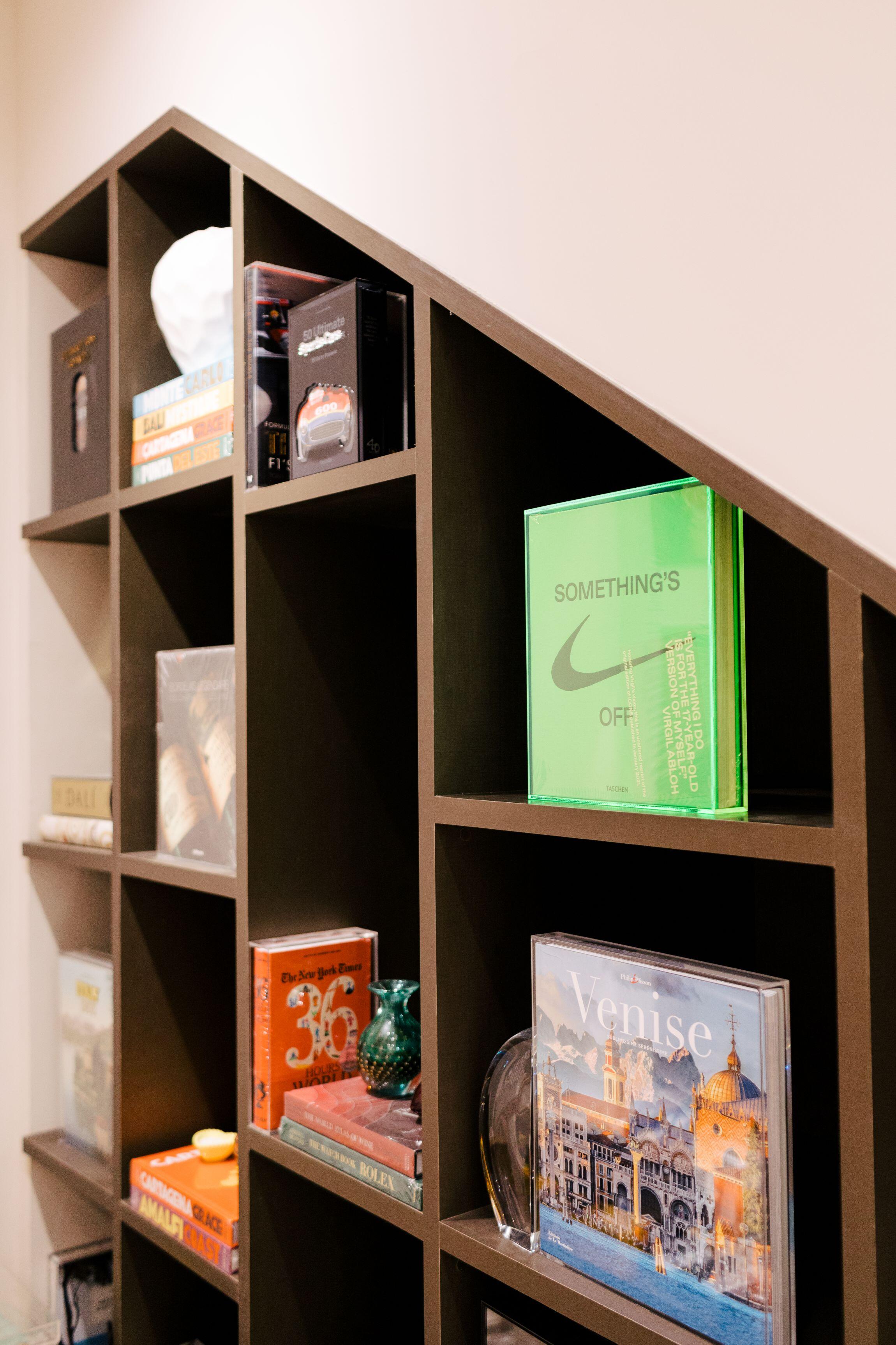Comprar Virgil Abloh. Nike. ICONS - R$1.998,00