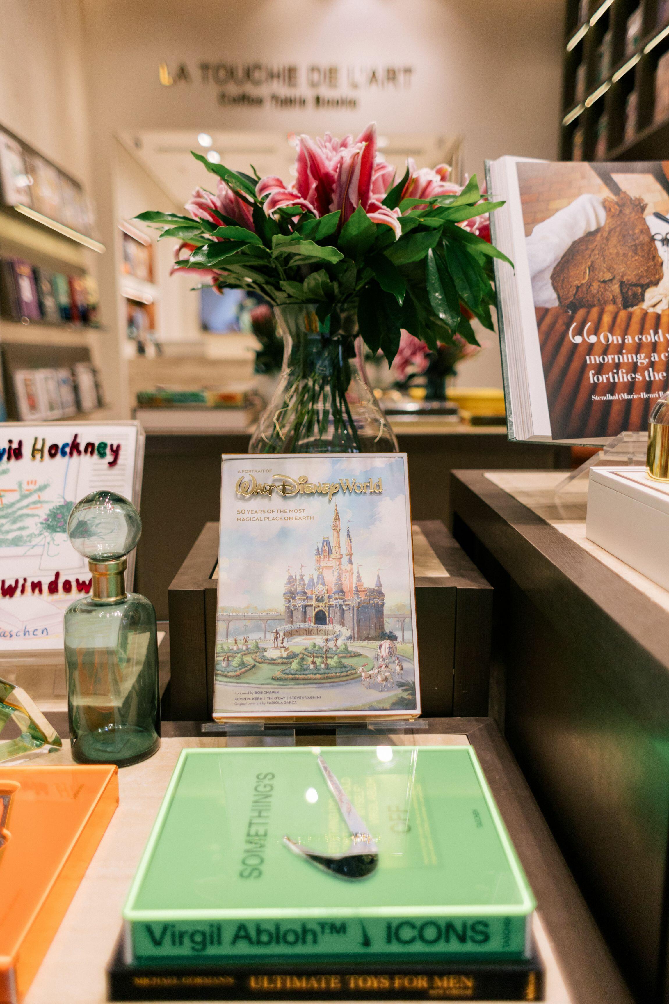 Comprar Virgil Abloh. Nike. ICONS - R$1.998,00 - La Touche de L'Art