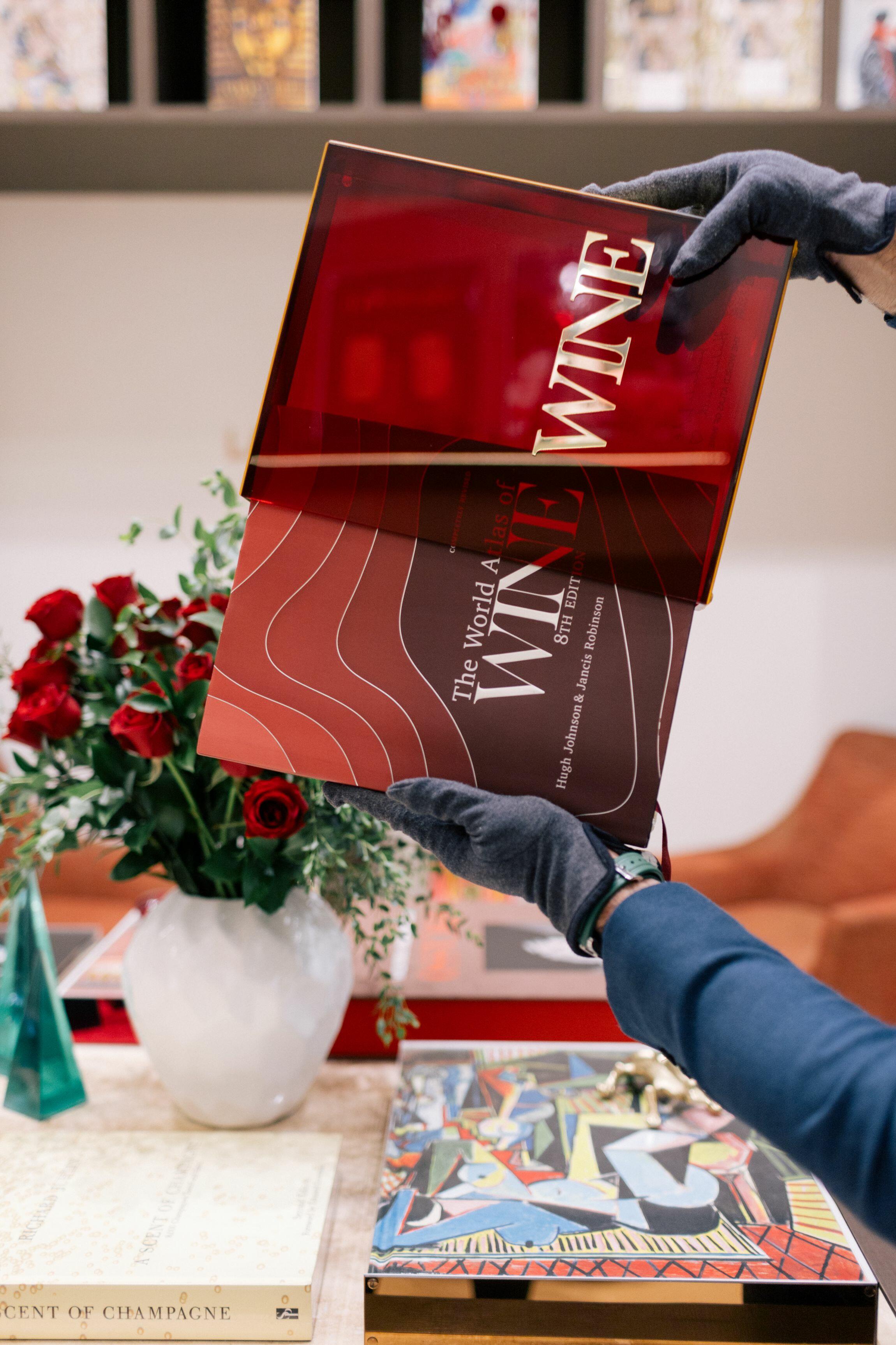 Comprar The World Atlas of Wine - 8th Edition - de R$1.599