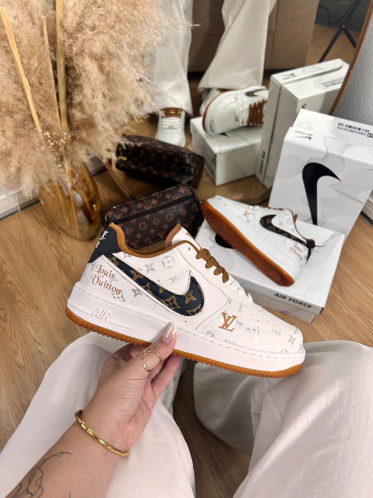 Comprar Tênis Air Force Branco/Caramelo/ Louis Vuitton Fortal Shoes