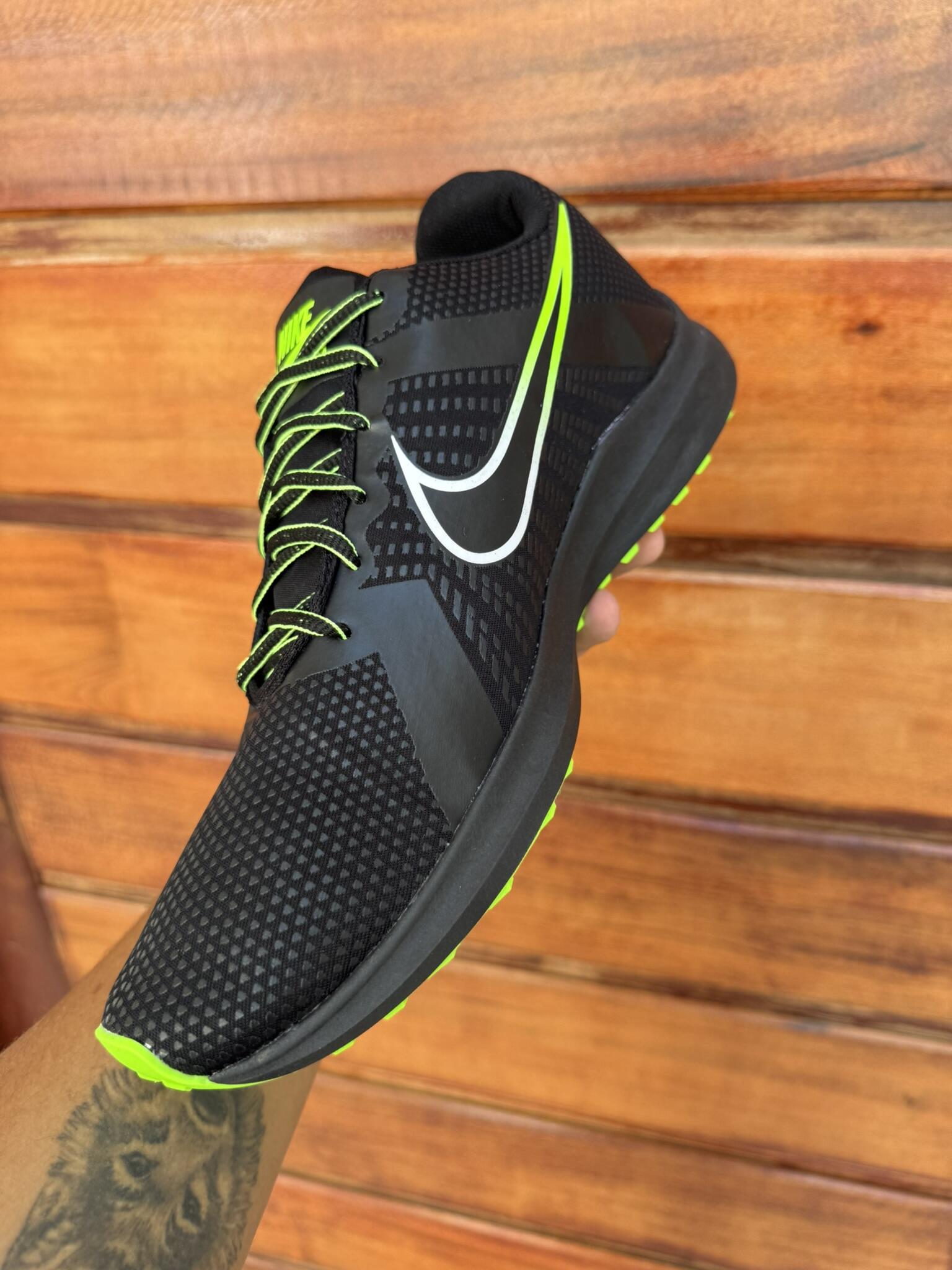 Comprar Nike Zoom - Preto/Verde - R$100,00