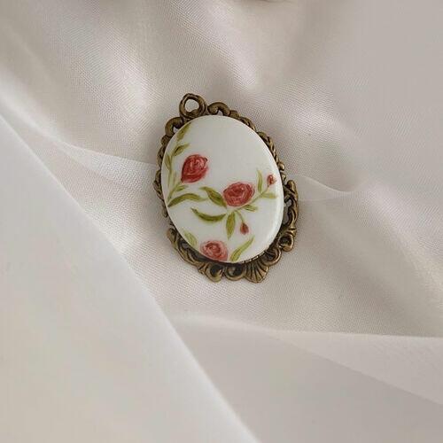 Broche de Porcelana