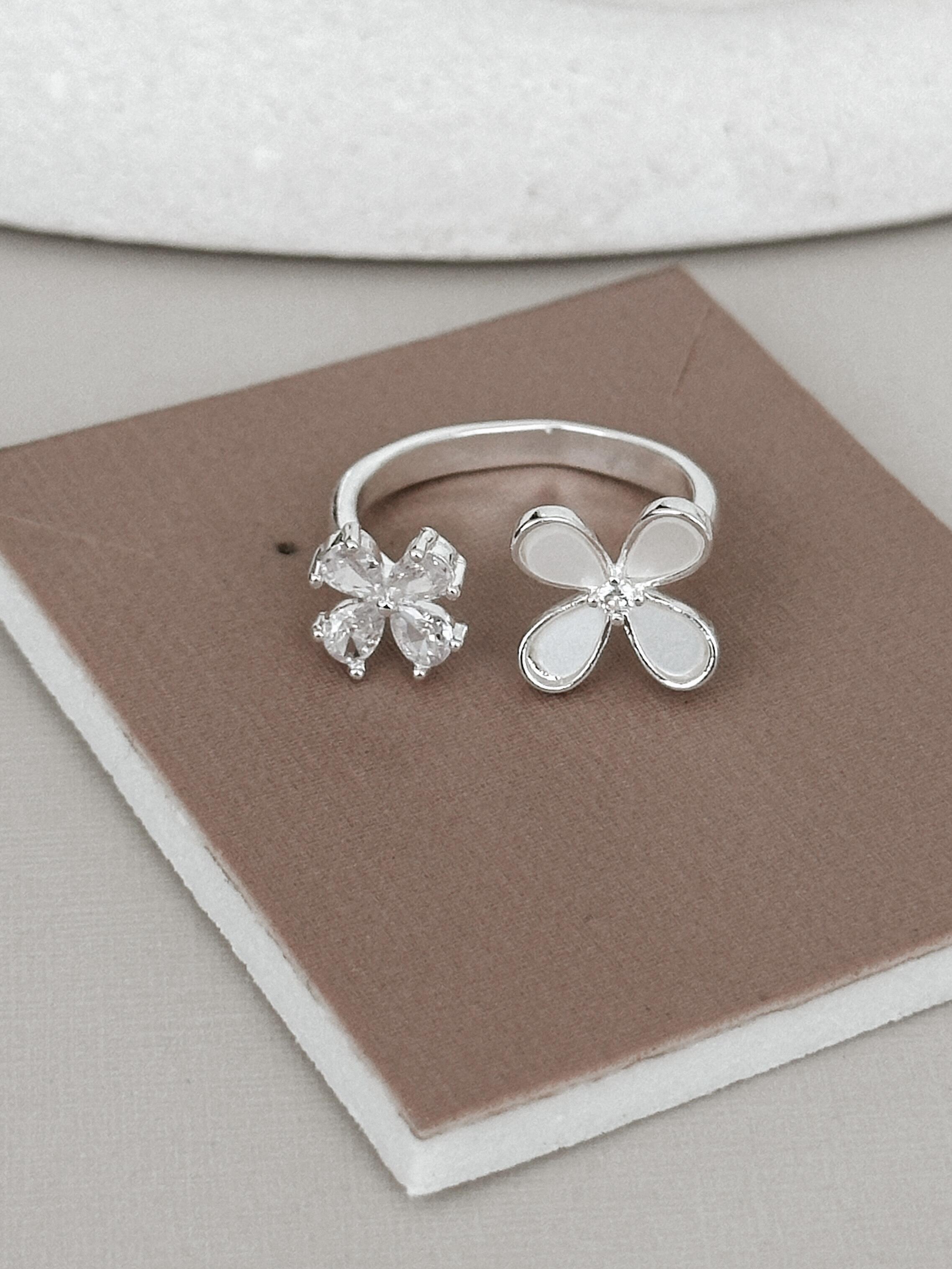 Comprar Anel Duas Flores Ajustável A Partir De R 18 05 Frida Acessórios