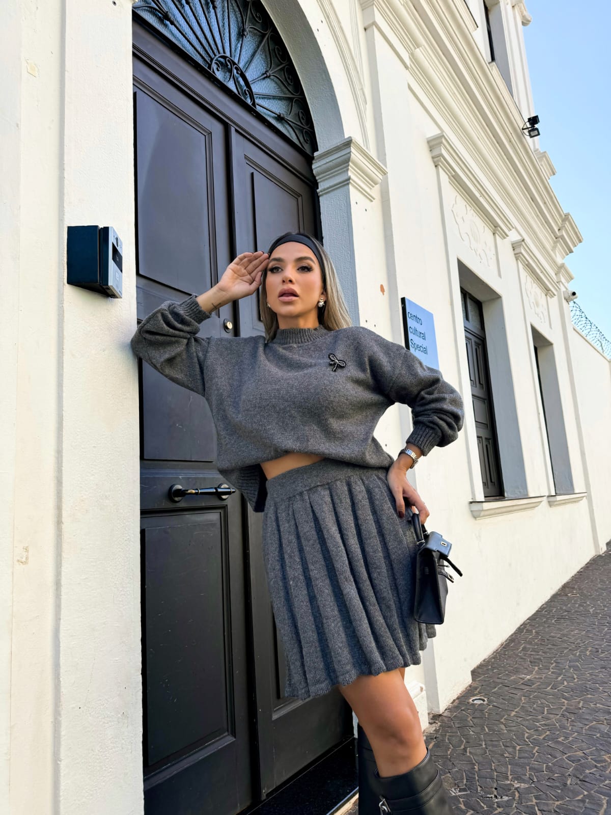 Comprar CONJUNTO LONDRES BLUSA E SAIA PLISSADA a partir de R$161