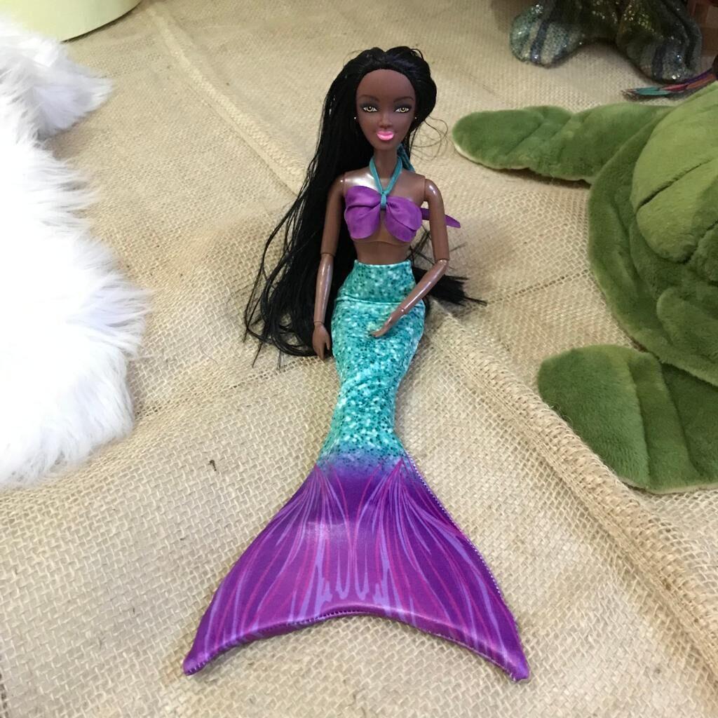 Barbie sereia negra