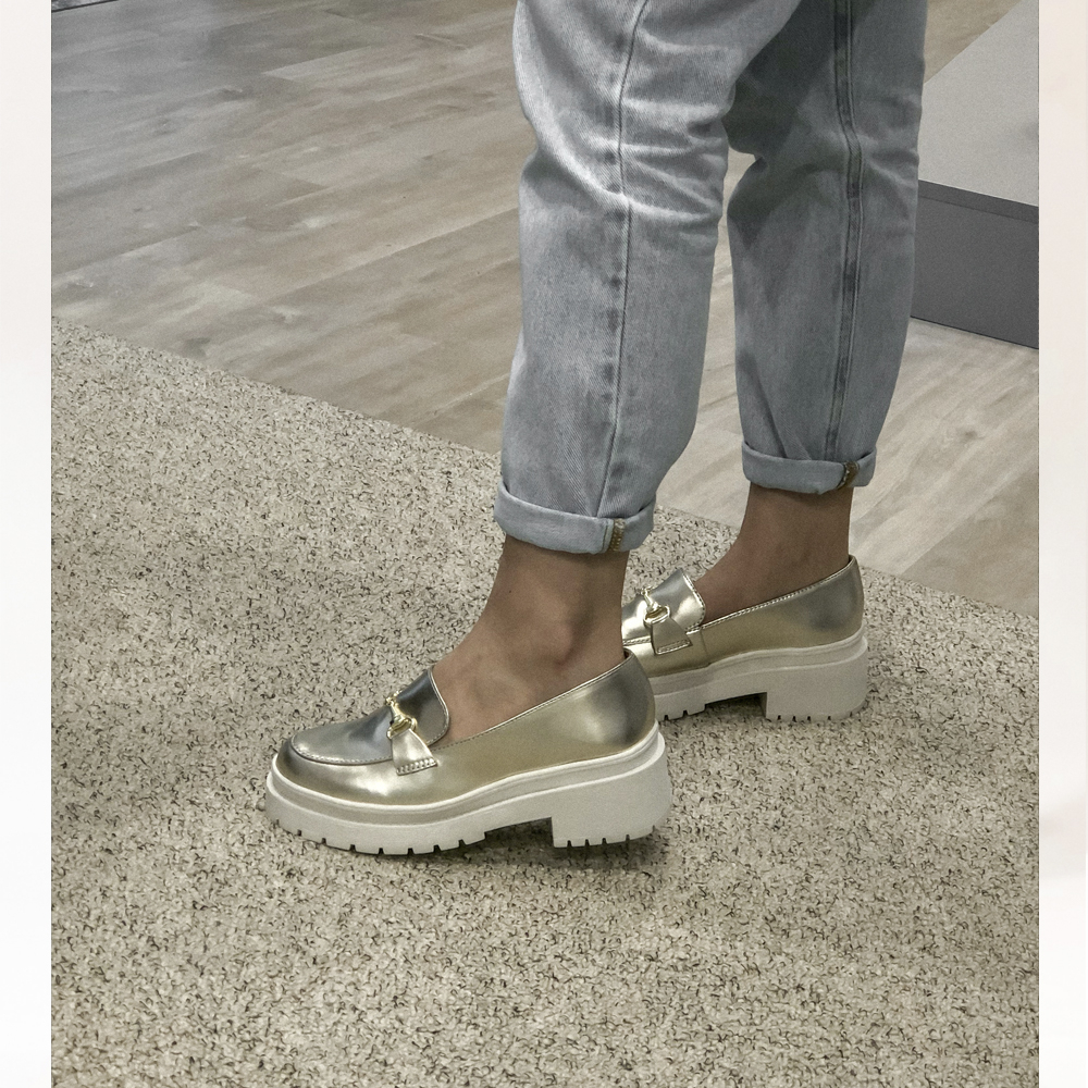 SAPATO MOCASSIM COURO TRATORADO IZA