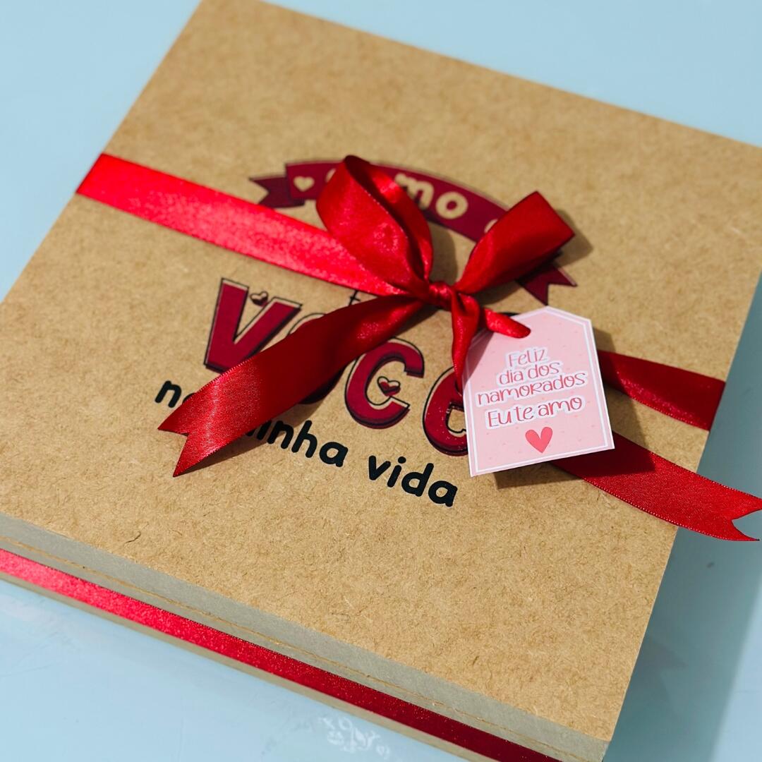 BOX PREMIUM HISTÓRIA AMOR+QUADRO A5 PERSONALIZADO+CHOCOLATES - a
