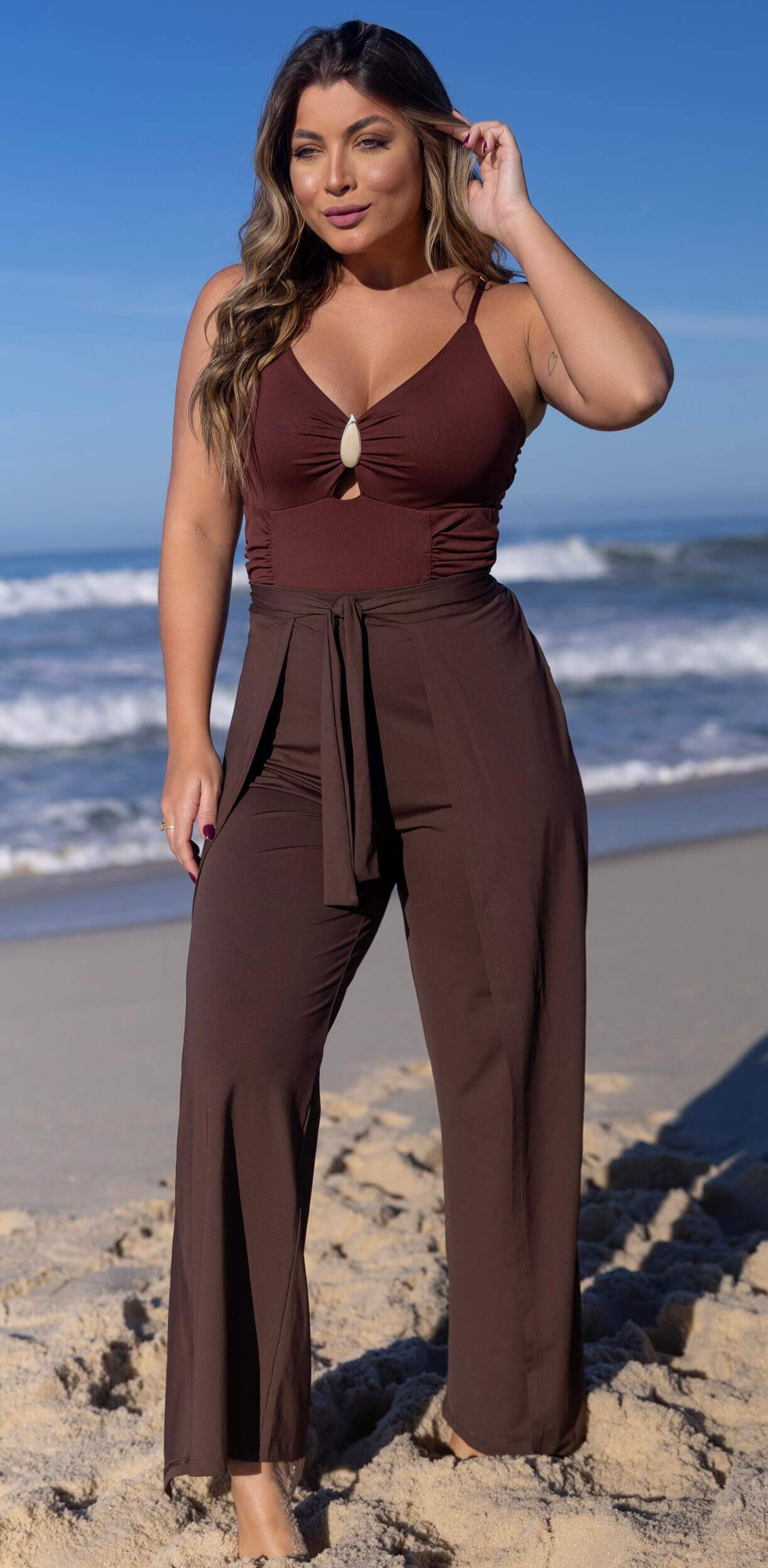 cal-a-sa-da-de-praia-microfibra-com-prote-o-solar-marrom