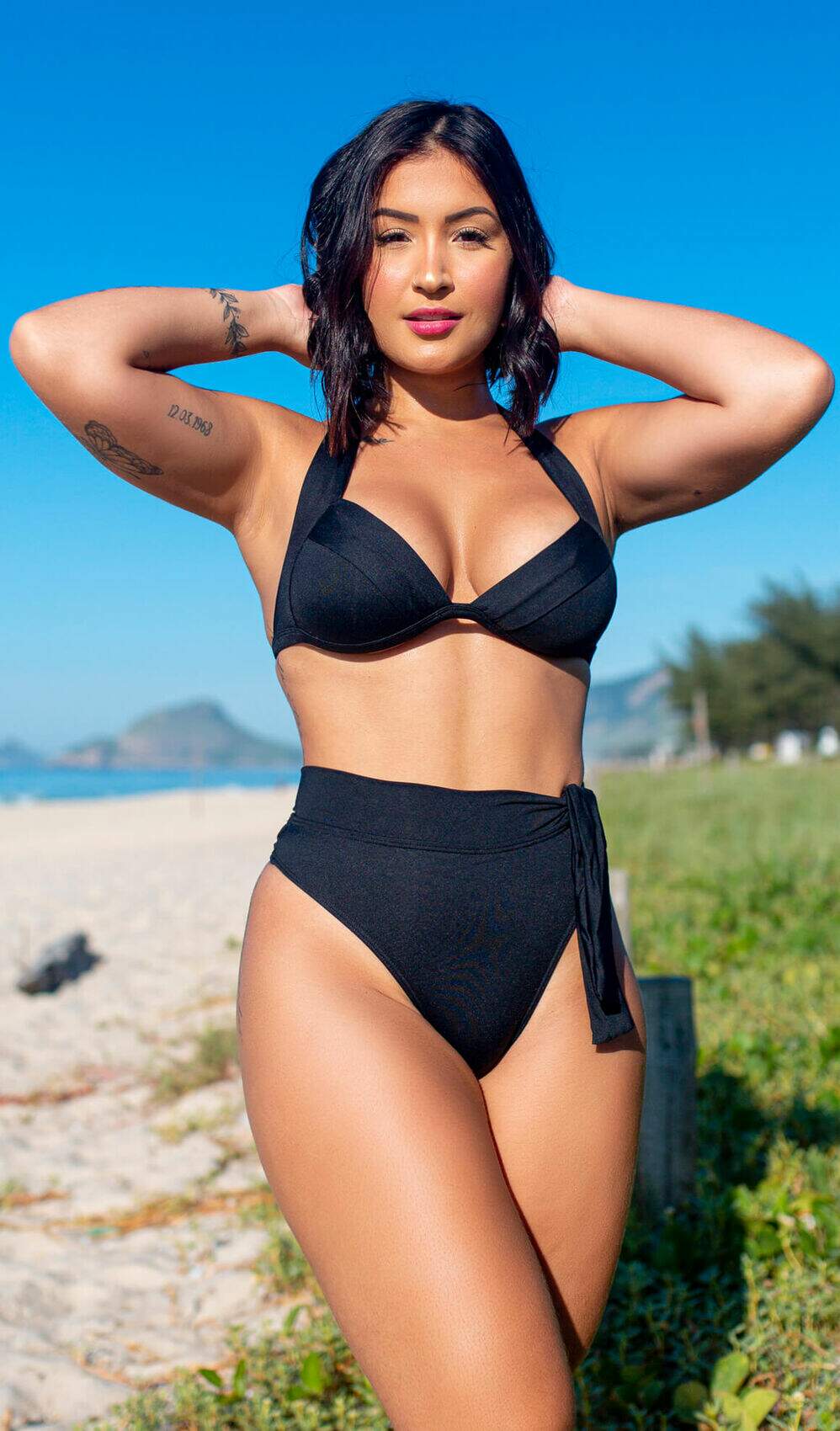 Conjunto Biquíni com Bojo e Calcinha Cintura Alta Laço Preto