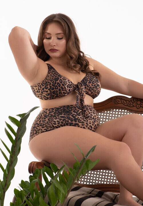 Biquíni Plus Size Laço com Bojo Removível e Calcinha Cintura Alta Oncinha