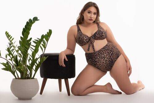 Biquíni Plus Size Laço com Bojo Removível e Calcinha Cintura Alta Oncinha