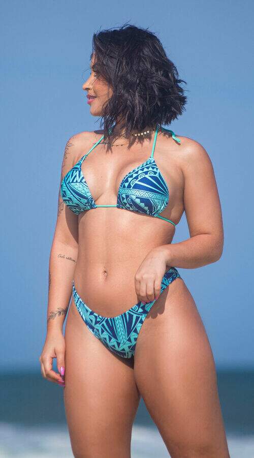 Conjunto Biquíni Canelado com Bojo Removível e Calcinha String Estampado Azul