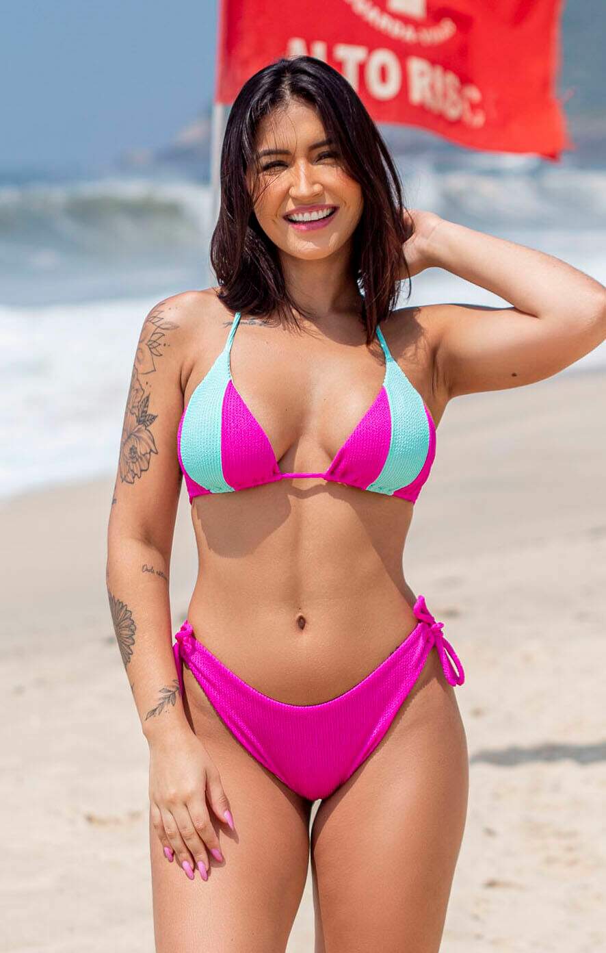 Conjunto Biquíni Várias Amarrações com Bojo Textura Rosa com Azul