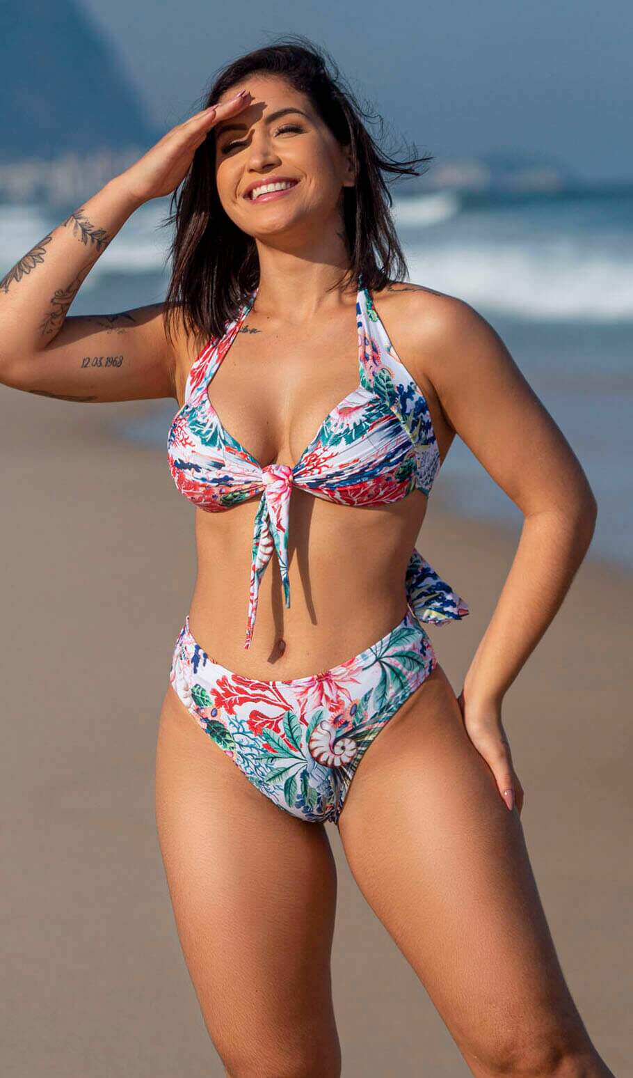 Conjunto Biquíni com Bojo Reforçado e Calcinha Cintura Média Mar