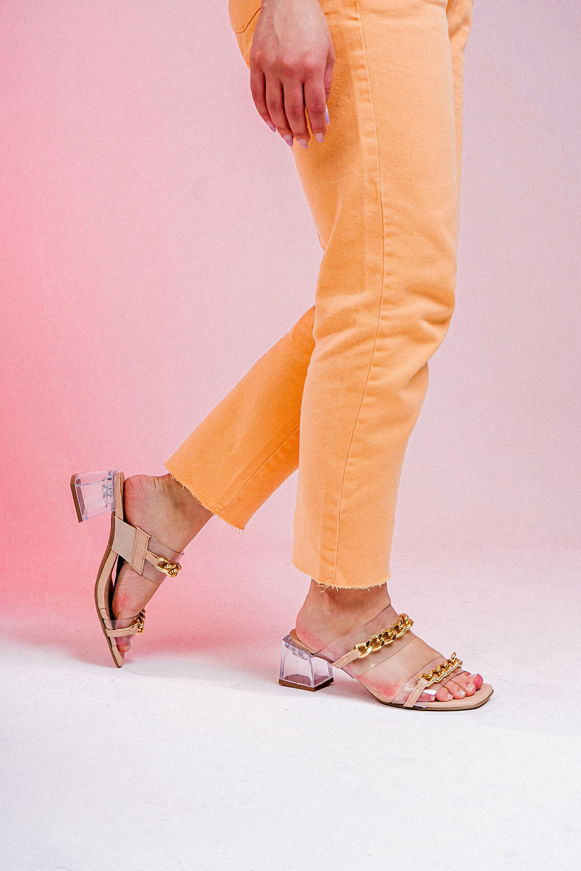 Comprar Tamanco Salto Bloco Acrílico Tiras Vinil com corrente