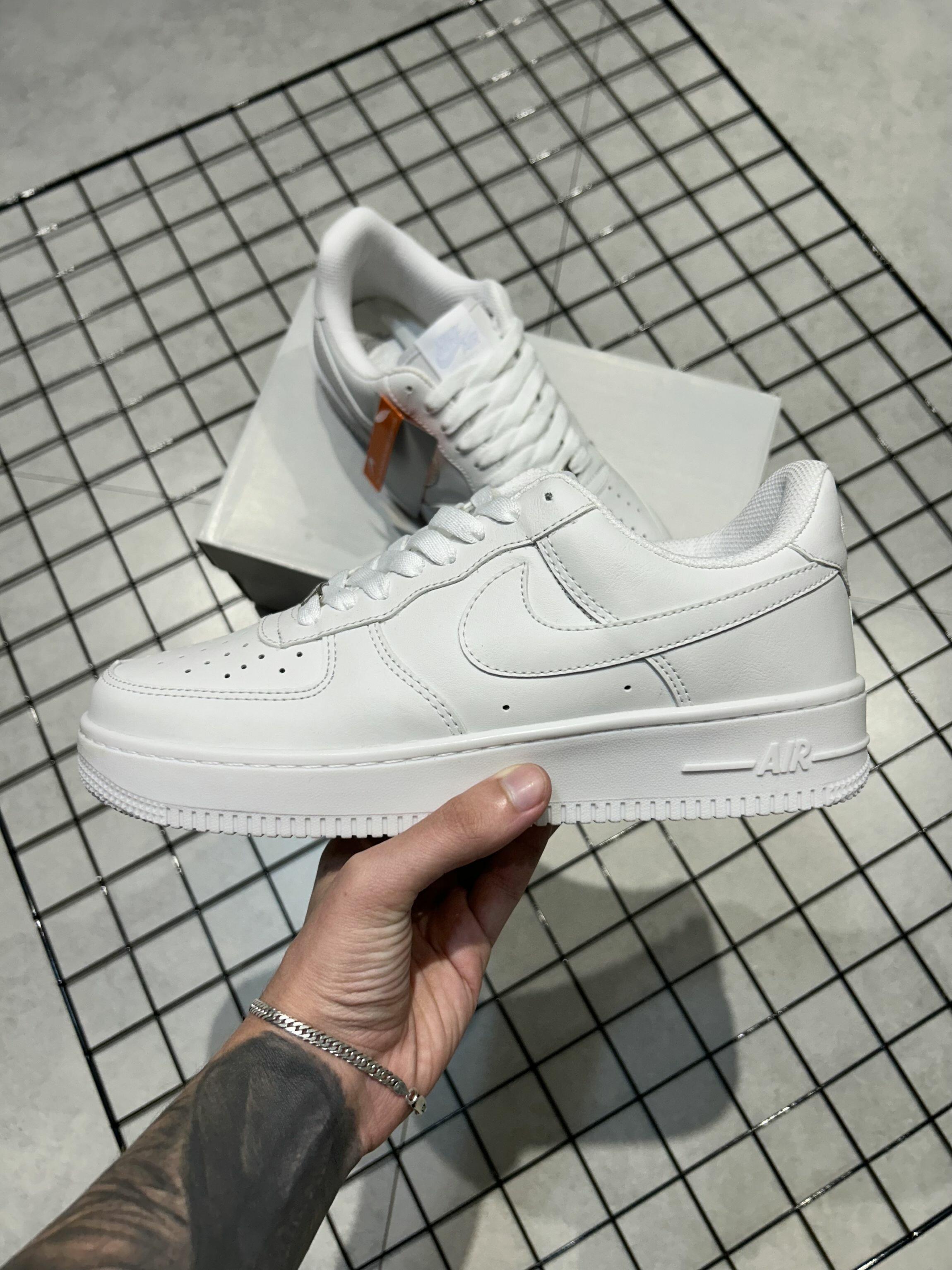 Comprar TÊNIS NIKE AIR FORCE 1 TRIPLE WHITE - Dash