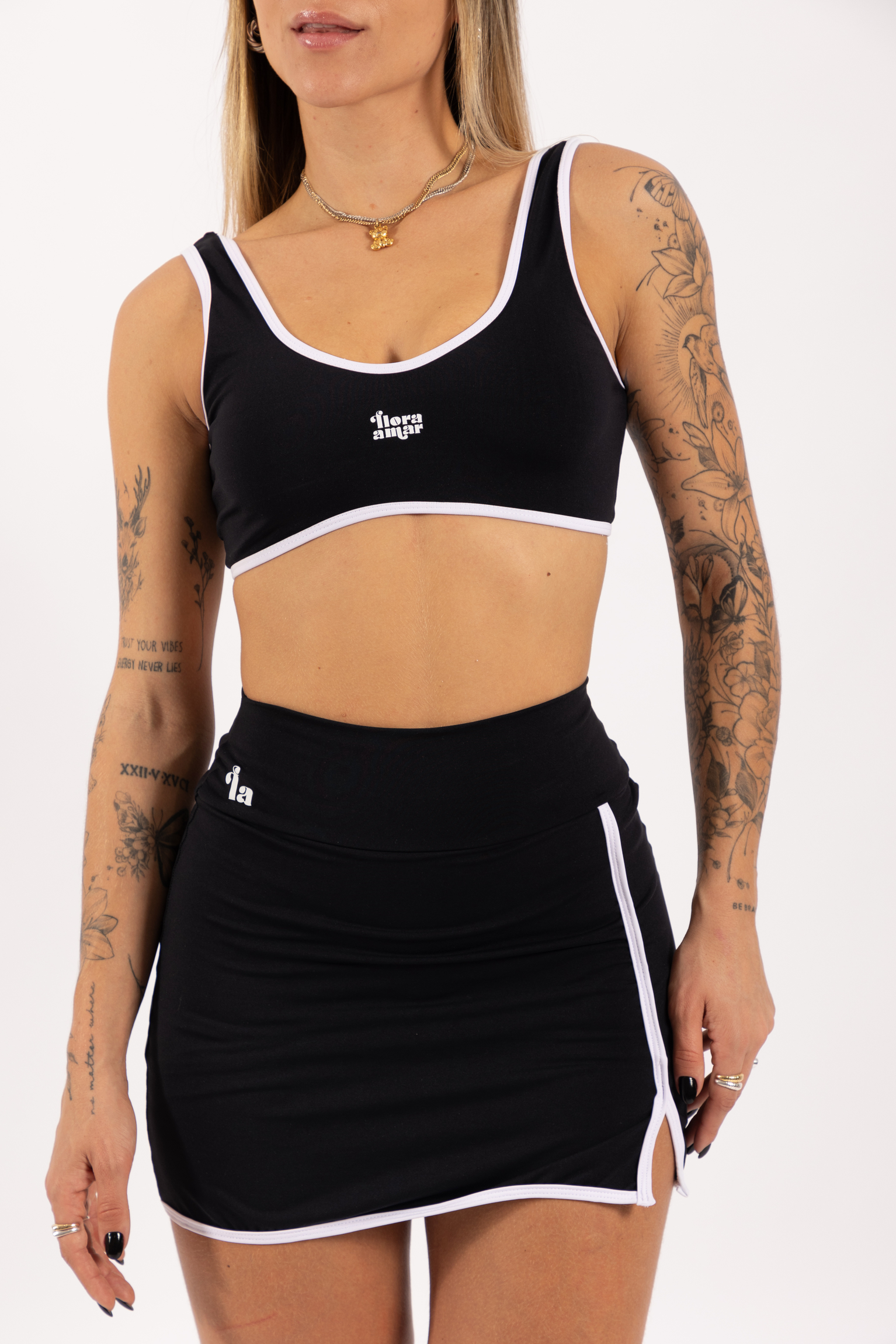 Comprar Top Bia Preto e Branco - Flora Amar