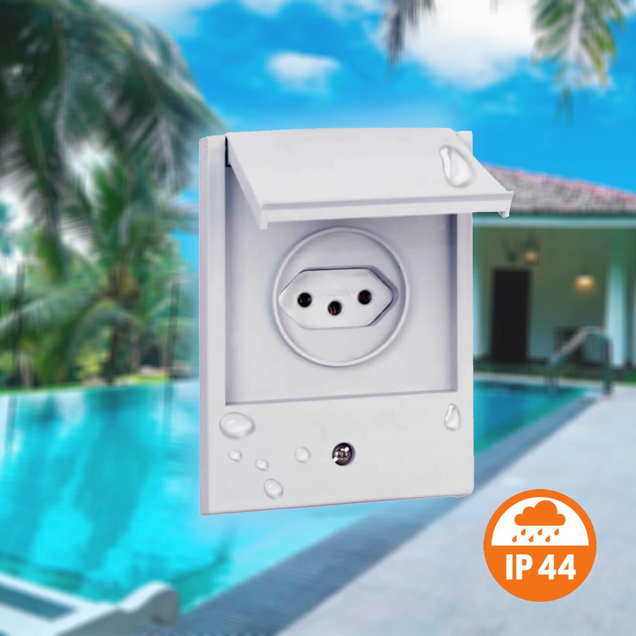 Tomada Externa Aquatic 20A IP44 Legrand 2P+T Branca - a partir de