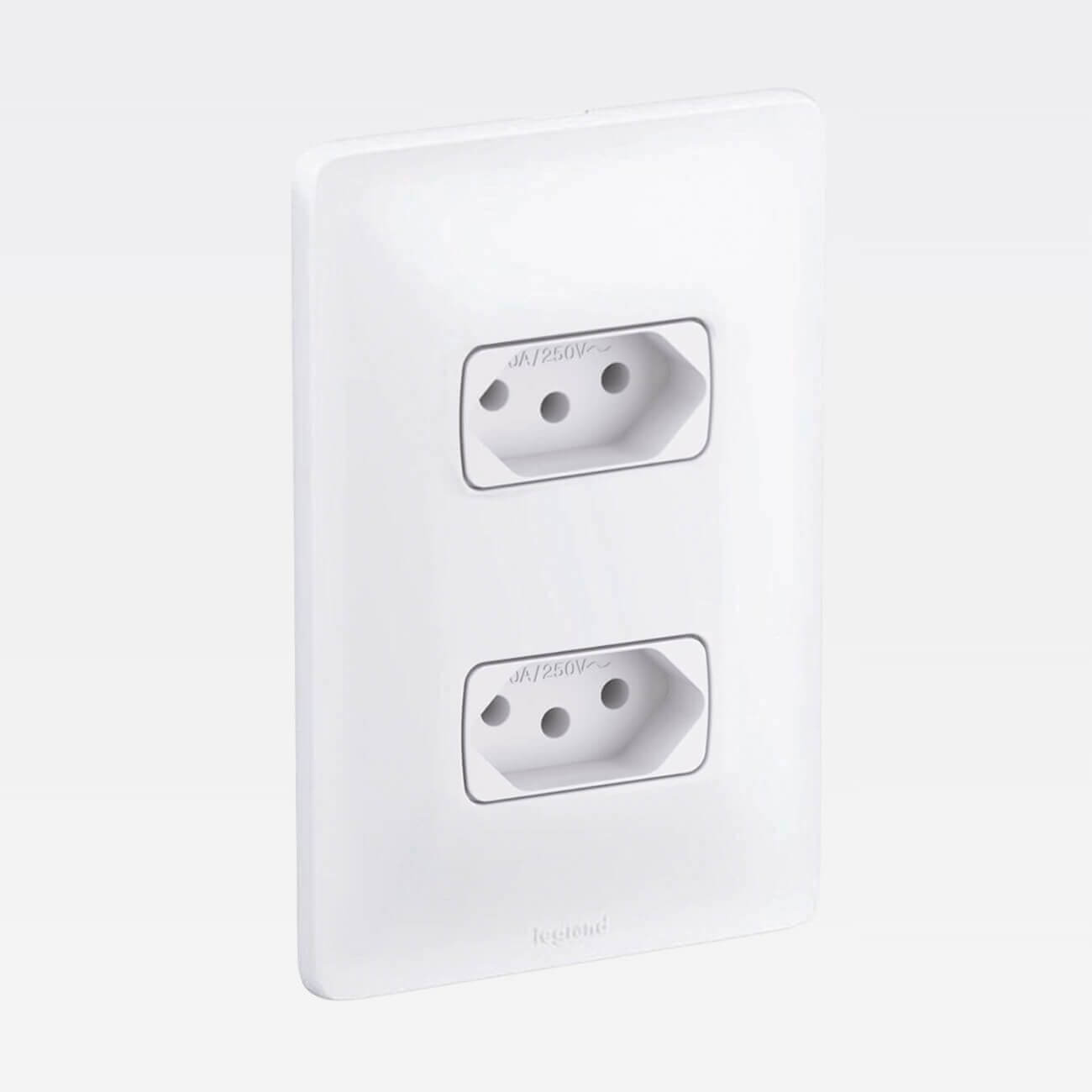 Kit Tomada Dupla Zeffia Legrand 20A 2P+T c/ Placa - a partir de R
