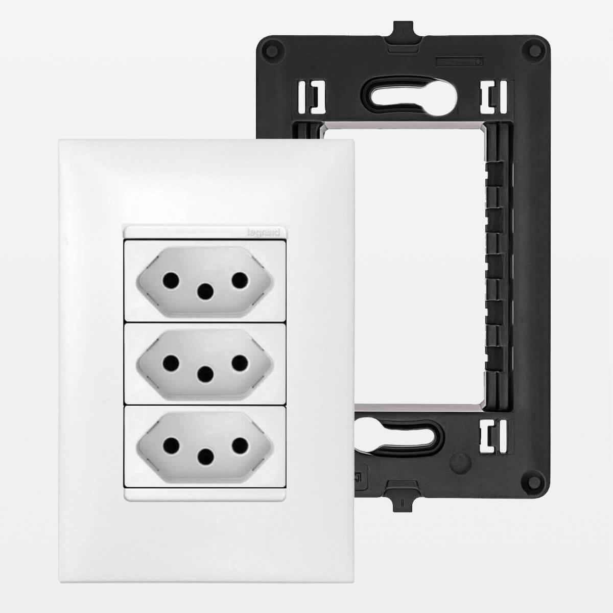 PP-「P」 4枚セット　③ Conjunto 4x2 Tomada Tripla 20A 10A Pial Plus+ - de R$68,42 a R$75,12