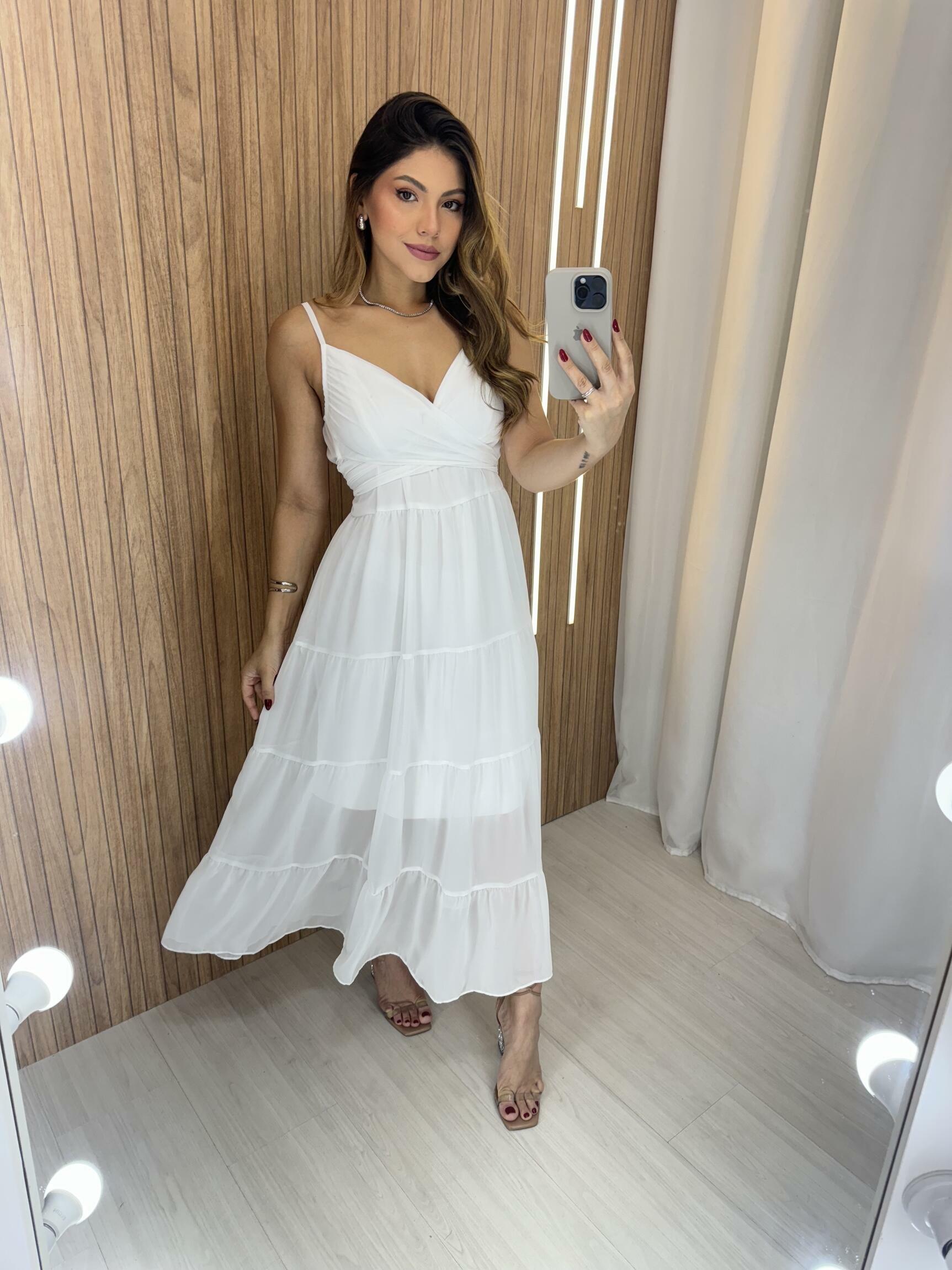 Vestido longo branco a partir de R$180,22