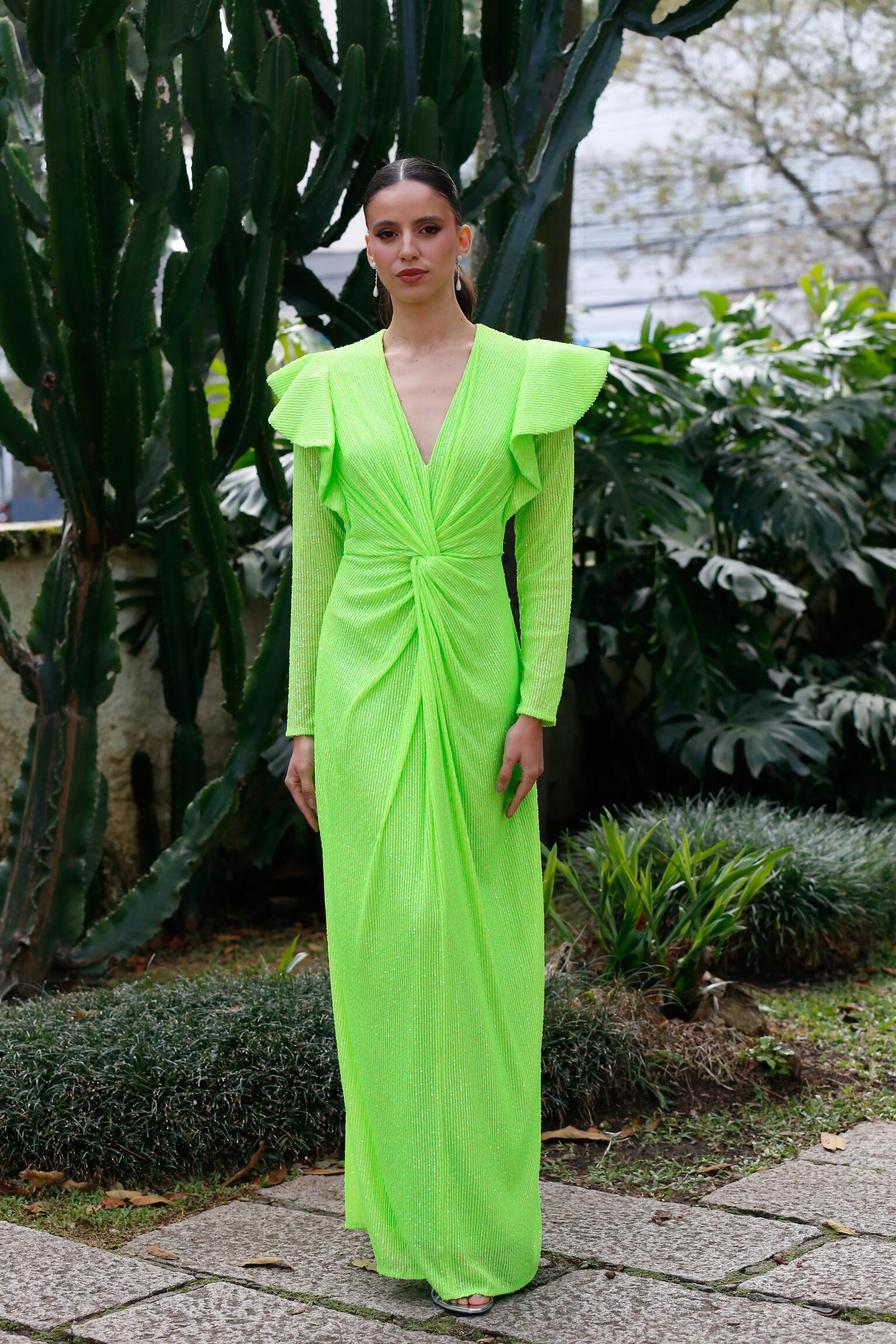 sage green indian wedding dress Vestido de Cetim Verde Oliva Longo Capri