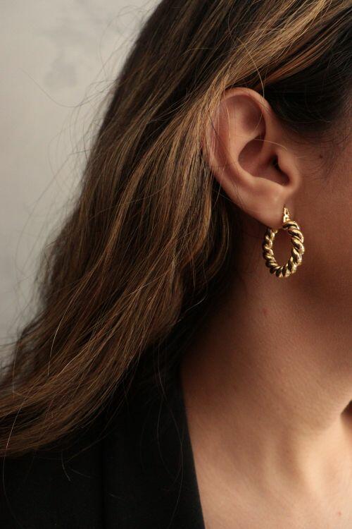 Argola tubo trançada dourado