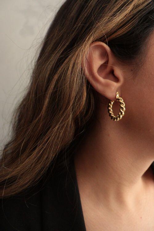 Argola tubo trançada dourado
