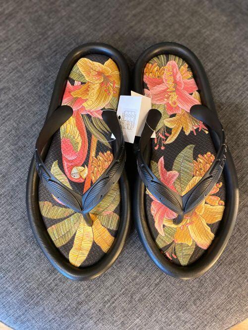 FARM*新シューズライン**Ape**Chinelo Canoa preto banana FARM*新シューズライン**Ape**Chinelo Canoa Print banana