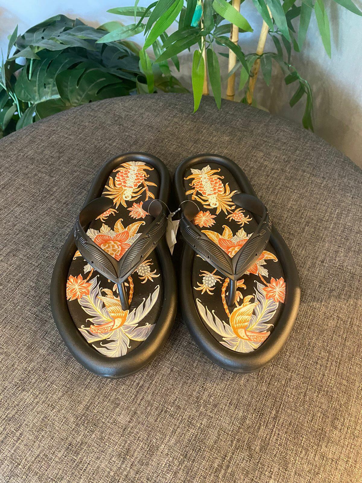 FARM*新シューズライン*Ape*Chinelo Canoa Print Preto Comprar Chinelo Katita Estampado Preto Apé Farm - a partir