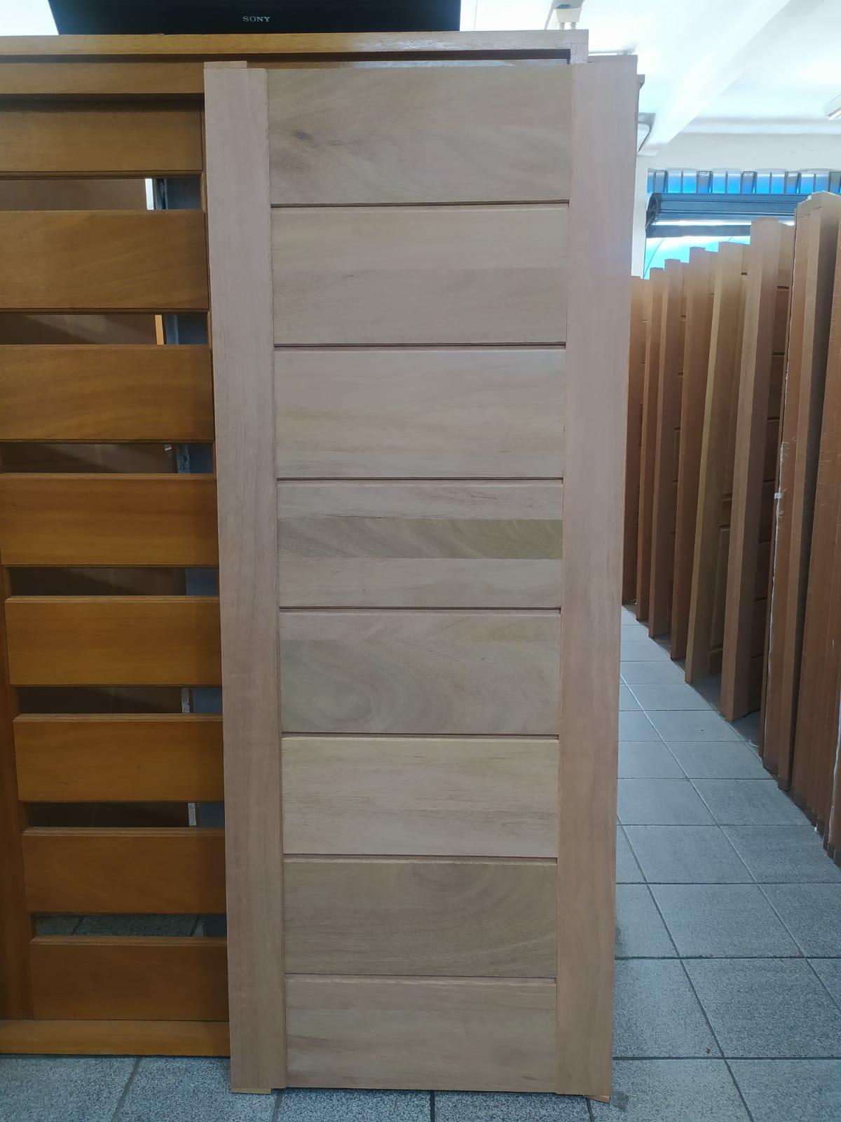 Comprar Folha de Porta Maciça - BBB Cedro Arana - de R$799,00 a R